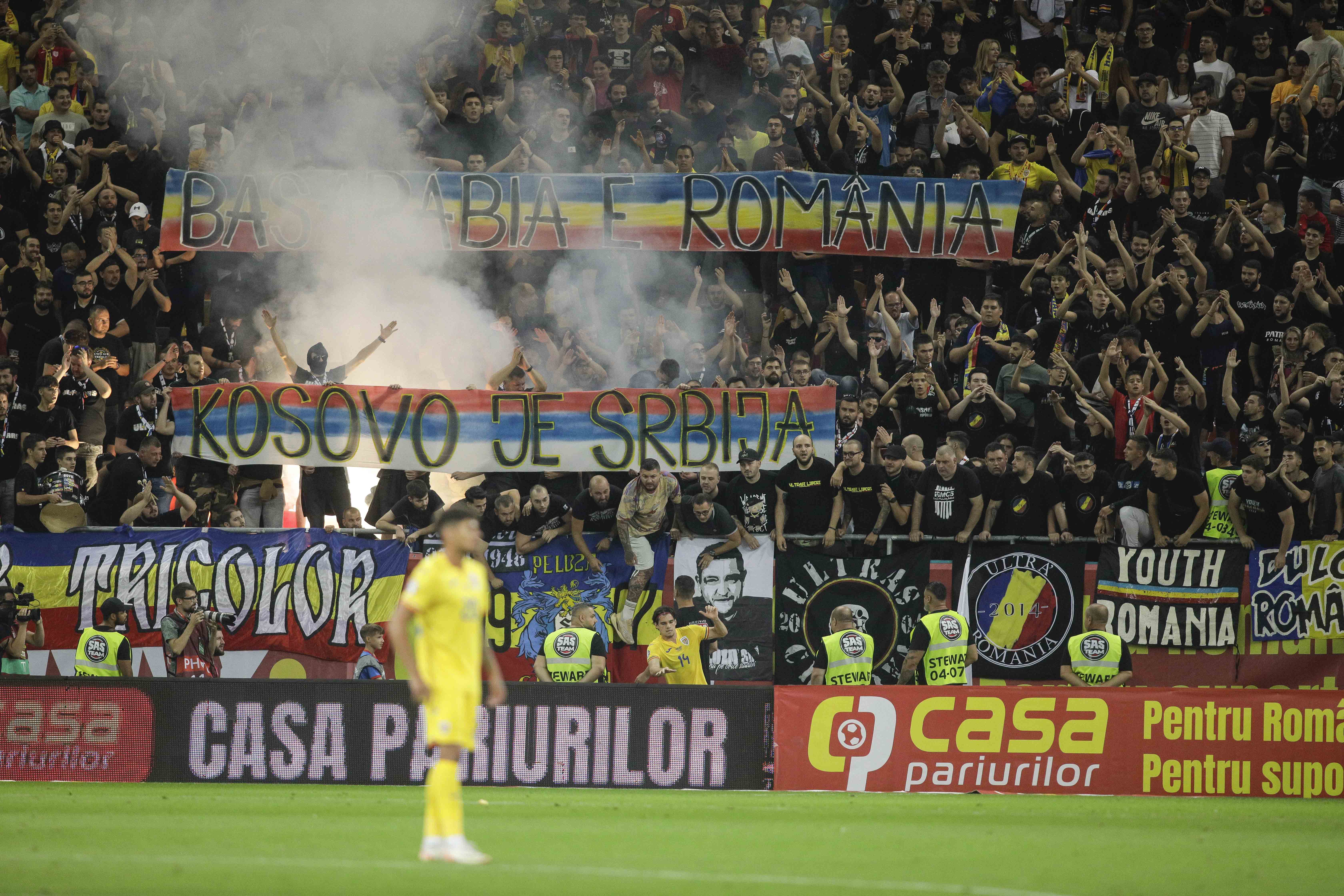 România, victorie în fața Kosovo, pe Arena Națională, într-un meci întrerupt aproape o oră din cauza unor „acte de huliganism”