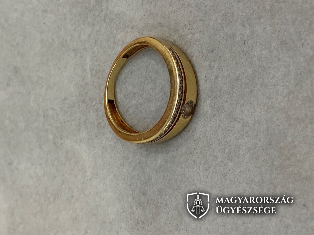 Zaciba vágta a lopott ékszereket a jósnő: elképesztő módon csalta ki a zsákmányt az áldozatától