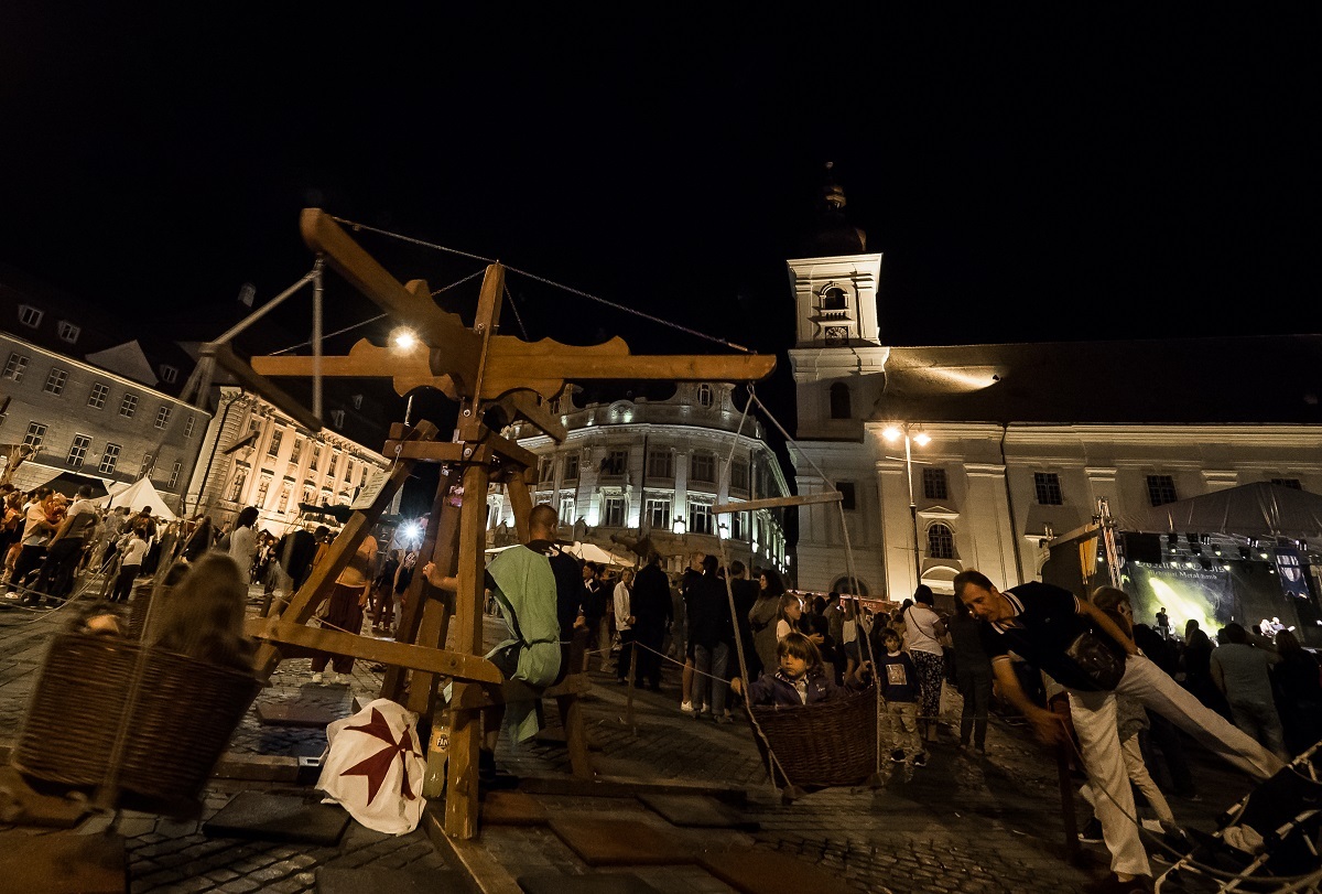 Atmosferă de poveste la Festivalul Medieval din Sibiu 2017. Cavaleri, domnițe și rock medieval în Piața Mare