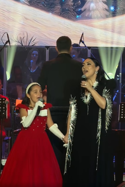 Cum a apărut Eva Măruță la concertul Andrei din Bacău. Anunțul făcut de cântăreață când fetița ei a urcat pe scenă: „Vine o parte din inima mea”