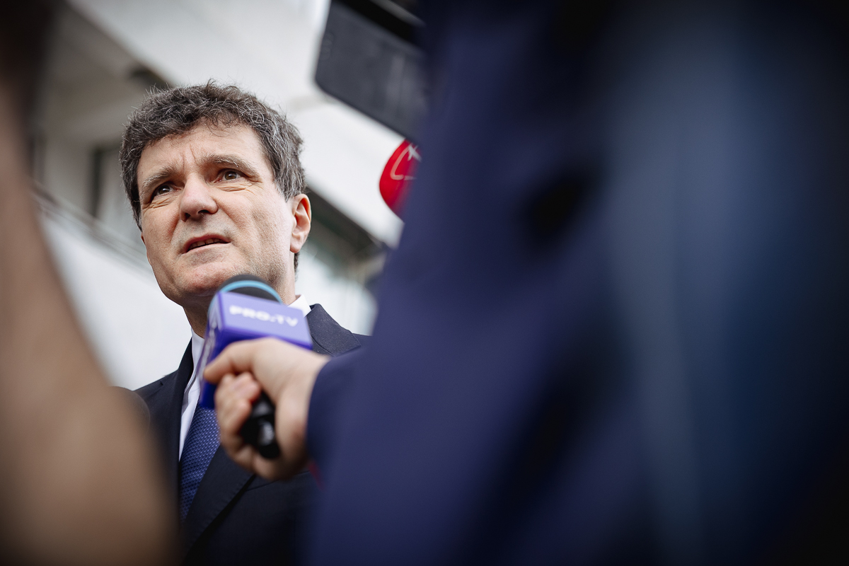 EXCLUSIV FOTO - VIDEO Cum să te adăpostești de drone în Galați. Pasul unu: „Îl cauți pe administrator, că el are cheia”. El sau președintele blocului, mai importanți ca CSAT în astfel de cazuri