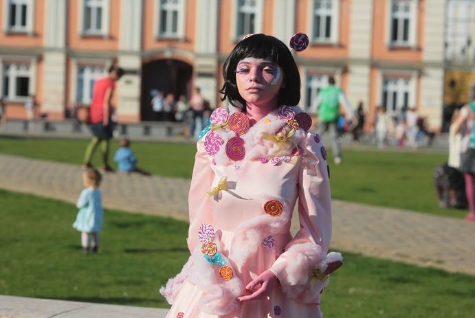 Carnaval la Timișoara. Spectacol cu prințese, mimi, acrobați și personaje de poveste