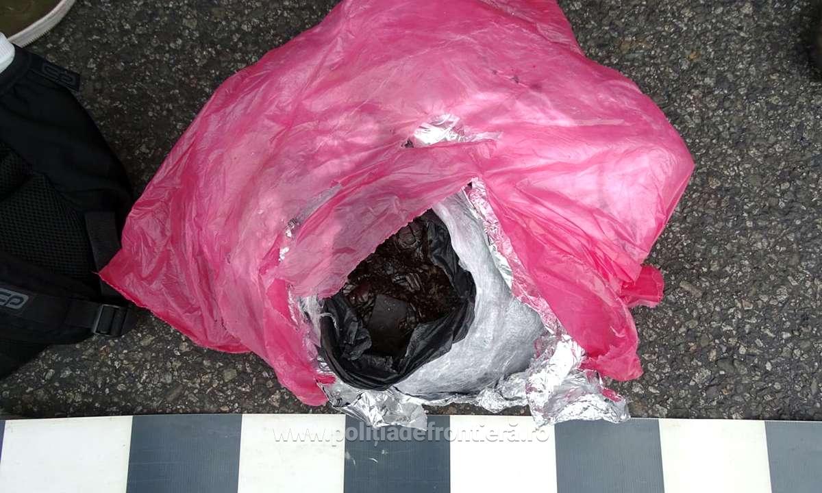 Peste 80 de kilograme de opiu, descoperite la Calafat, în TIR-ul unui turc. Drogurile valorează 1,5 milioane de euro