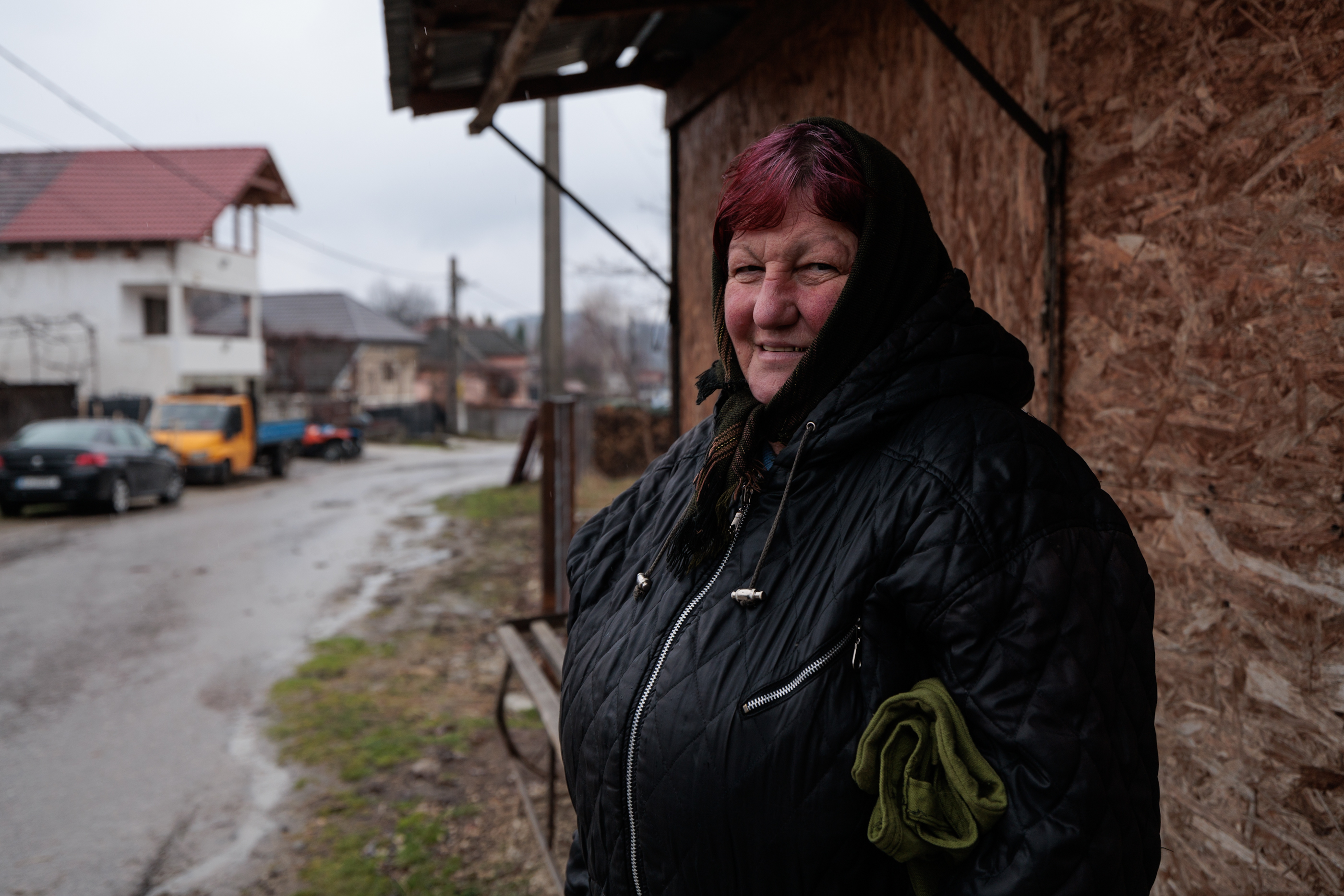 VIDEOREPORTAJ De 8 Martie, femeile din Bărbătești, Vâlcea, își doresc sănătate, pace și o pereche de adidași: „Pantofi nu mi-am luat de ani de zile!”