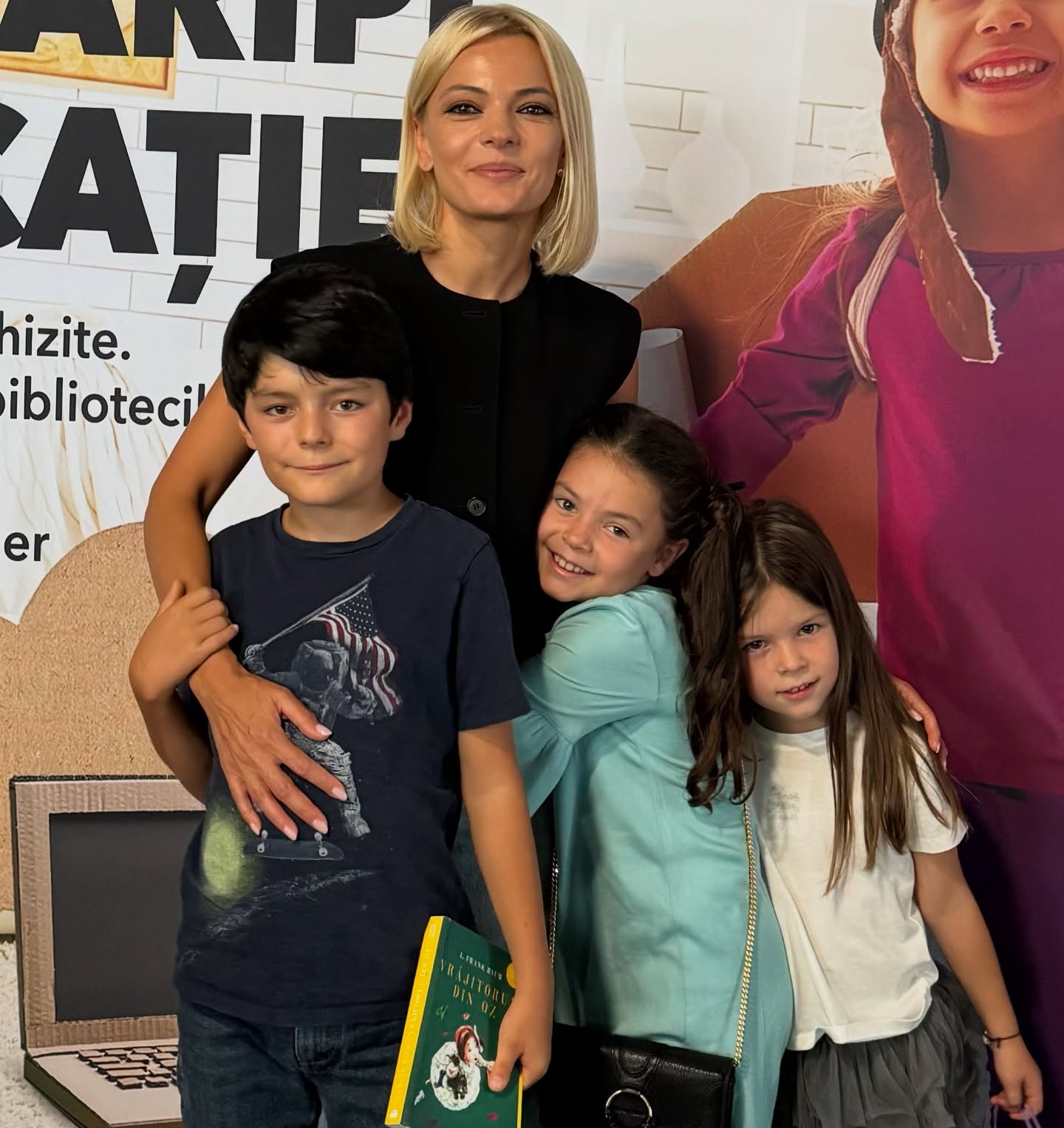 Imagine rară cu Lavinia Petrea alături de soțul ei, procurorul Romulus Varga, și de cei trei copii. Fanii au reacționat: „O familie frumoasă”