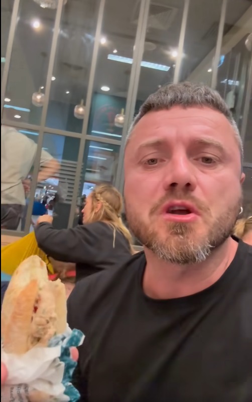Ce a pățit Tavi Clonda pe Aeroportul Otopeni cu angajatul unui magazin. Soțul Gabrielei Cristea a răbufnit: „Te mai iei și de mine la 5 dimineața”