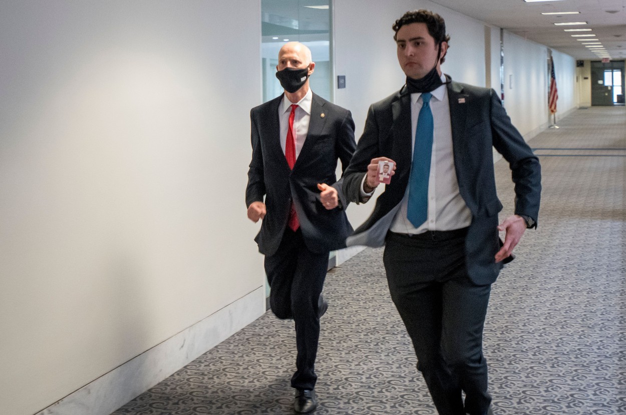 Congresul SUA a validat victoria lui Biden la președinție, după o zi haotică, zguduită de intrarea fanilor lui Trump în Capitoliu