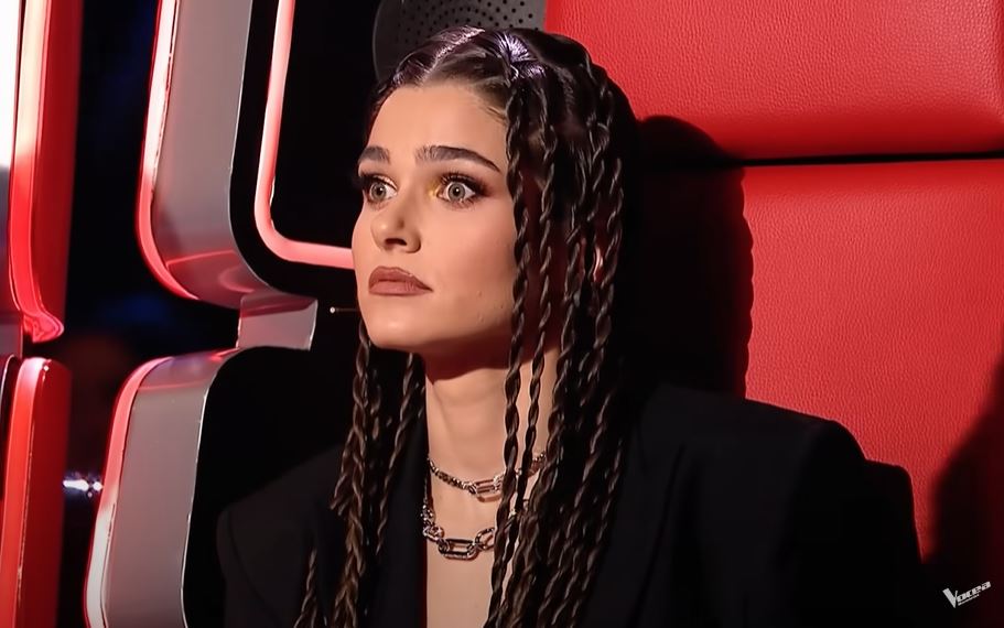 Theo Rose, în lacrimi la „Vocea României”. Cine și-a făcut apariția pe scena show-ului de la PRO TV: „M-am uitat la videoul ăsta de prea multe ori”