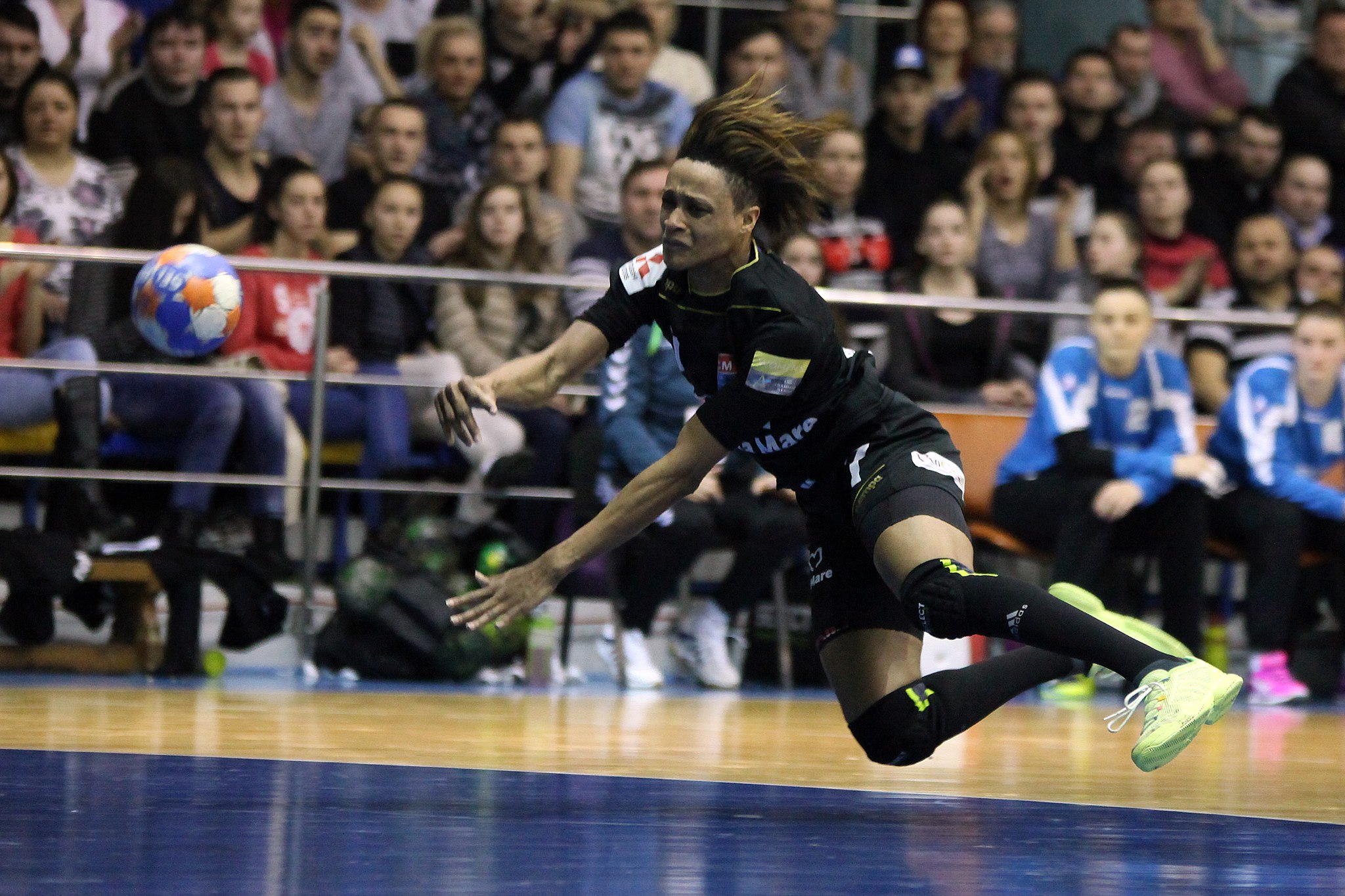 Scandal uriaș la meciul de handbal la Zalău - HCM Baia Mare: ^“Să înjuri ca în codru şi să fii rasist, asta înseamnă sa fii suporter al echipei din Zalău!”