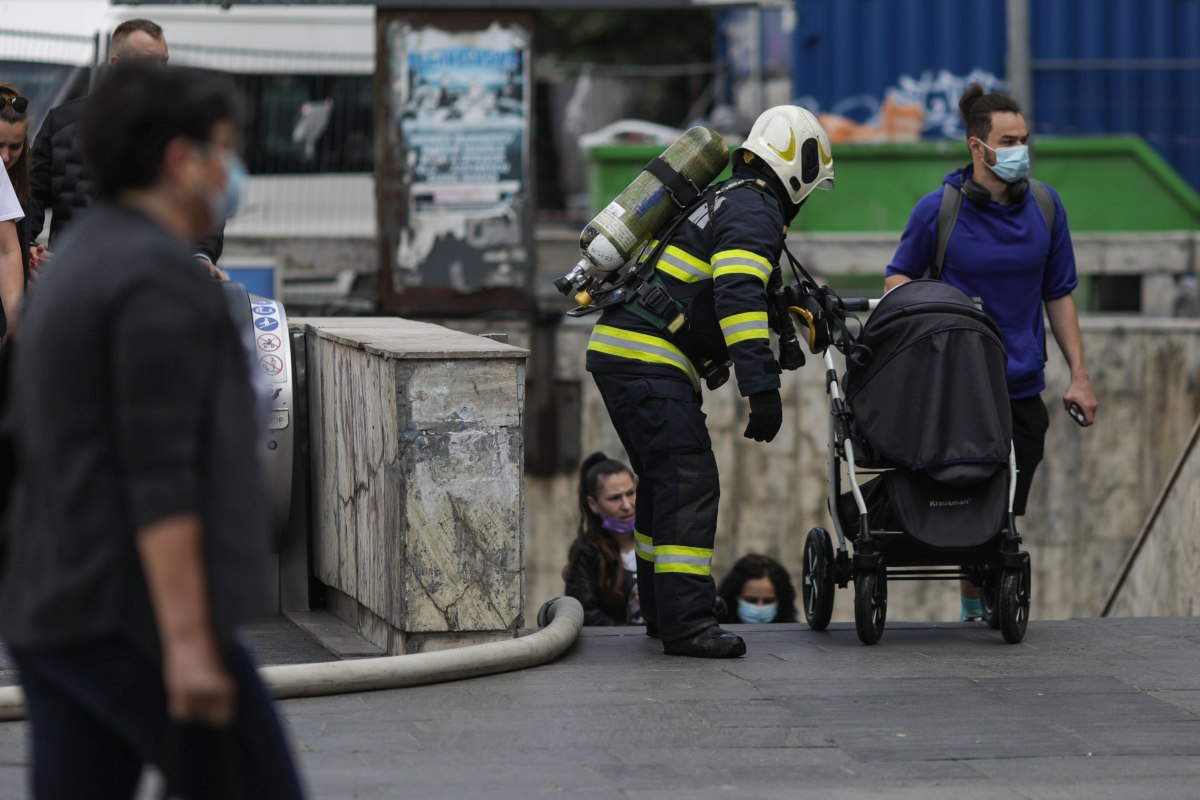 Alertă de incendiu la metrou, la Piața Romană. Trei stații au fost evacuate și 25 de călători au primit îngrijiri medicale