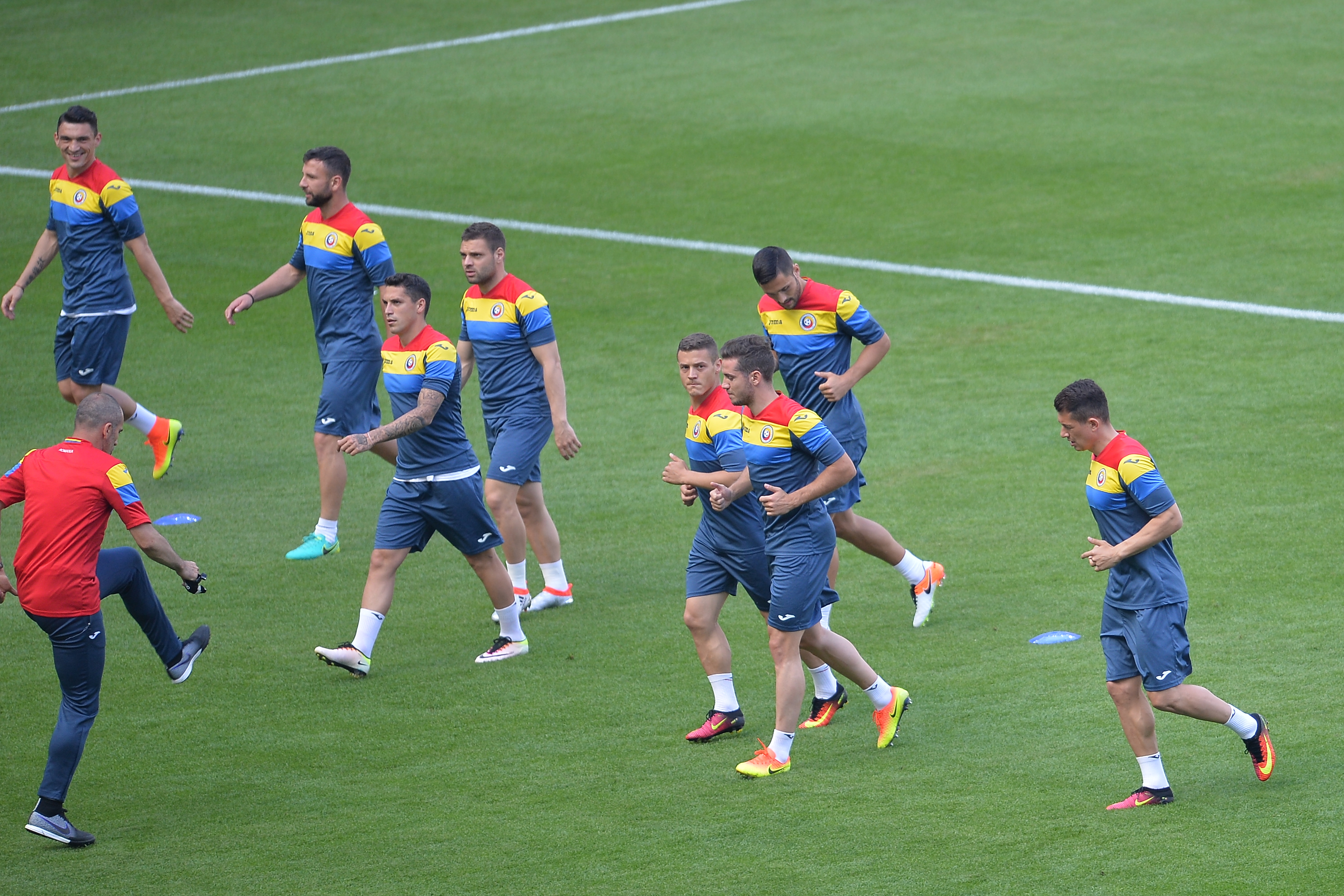 Euro 2016. Tricolorii au efectuat antrenamentul oficial pe Stade de France, ultimul înaintea meciului cu ”Les Bleus” (vineri, ora 22:00). Zâmbete și uimire / GALERIE FOTO și VIDEO