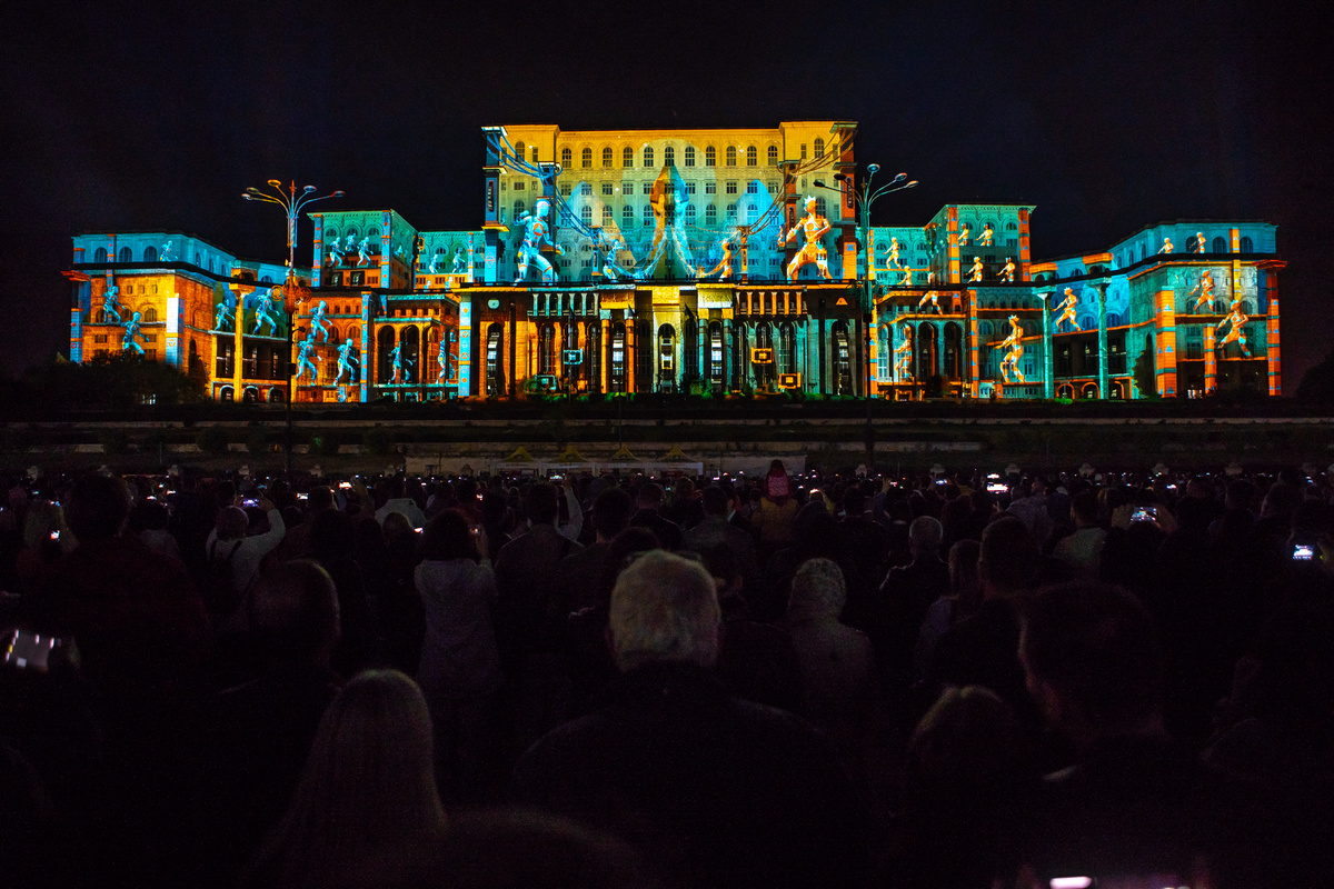 iMapp Bucharest 2021, evenimentul care luminează sâmbătă Palatul Parlamentului. Care e programul