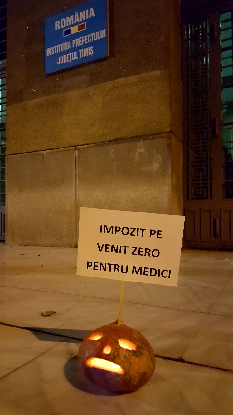 Mesajele tinerilor din PNL Timiș pentru Guvernul PSD, puse în dovleci de Halloween: Nerealizările își bântuie propriii conducători| GALERIE FOTO