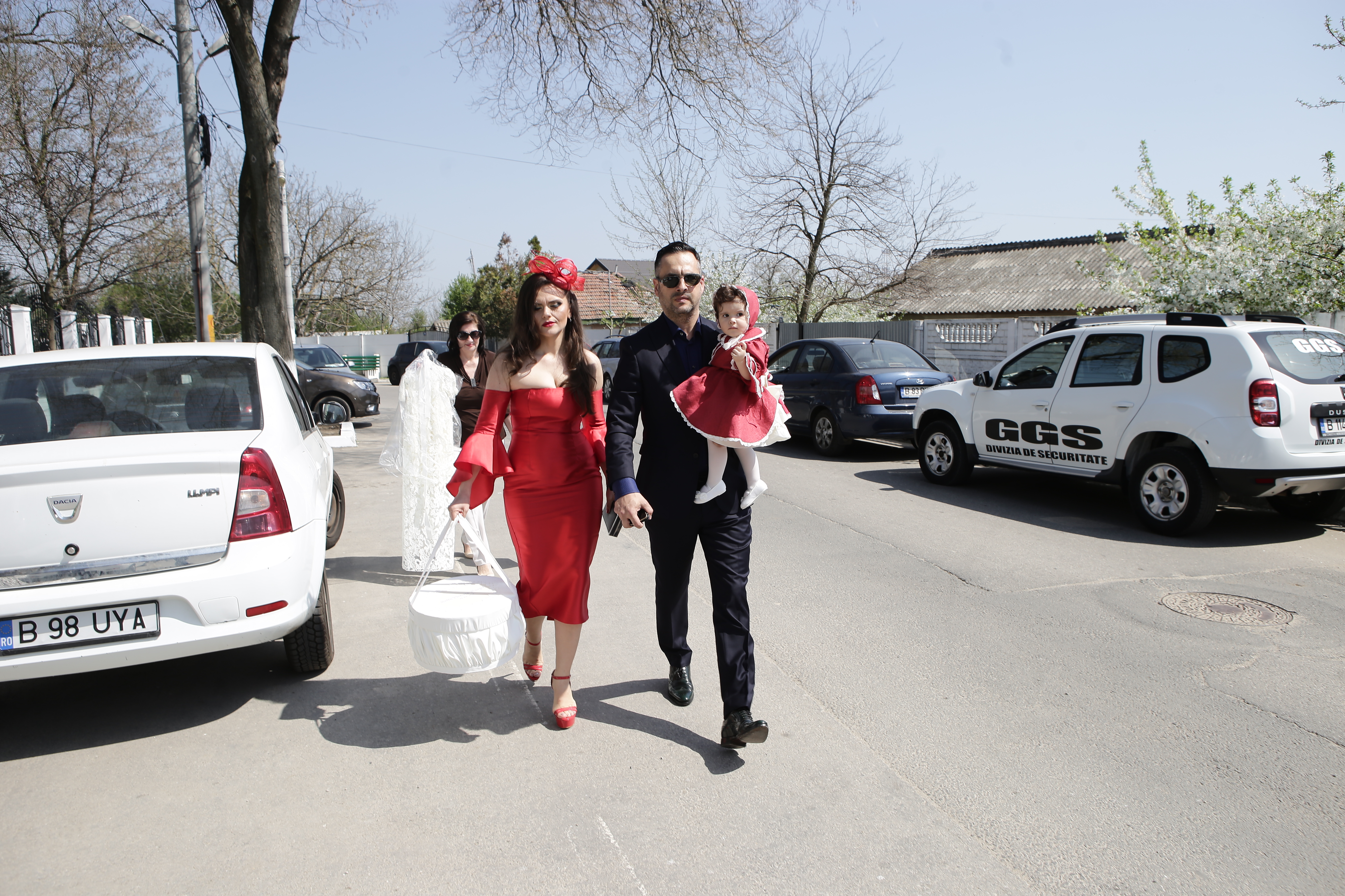 Primele imagini de la botezul fetiței Gabrielei și a lui Tavi Clonda. Ținutele care au atras atenția tuturor