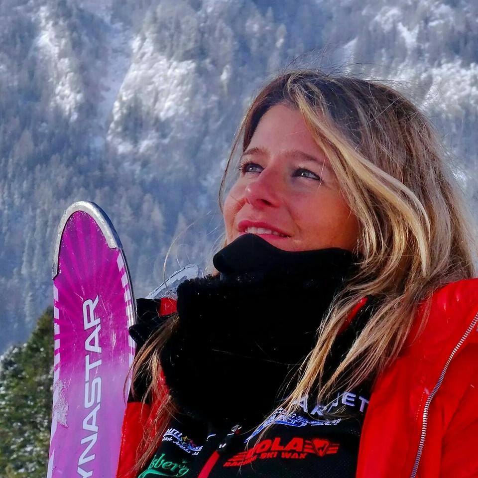 Lăsată de francezi să reprezinte România la JO 2014, schioarea Ania Caill se pregătește de Mondiale. Fascinată de viteză!