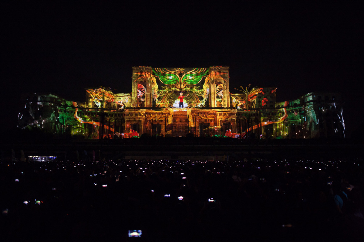 iMapp Bucharest 2021, evenimentul care luminează sâmbătă Palatul Parlamentului. Care e programul