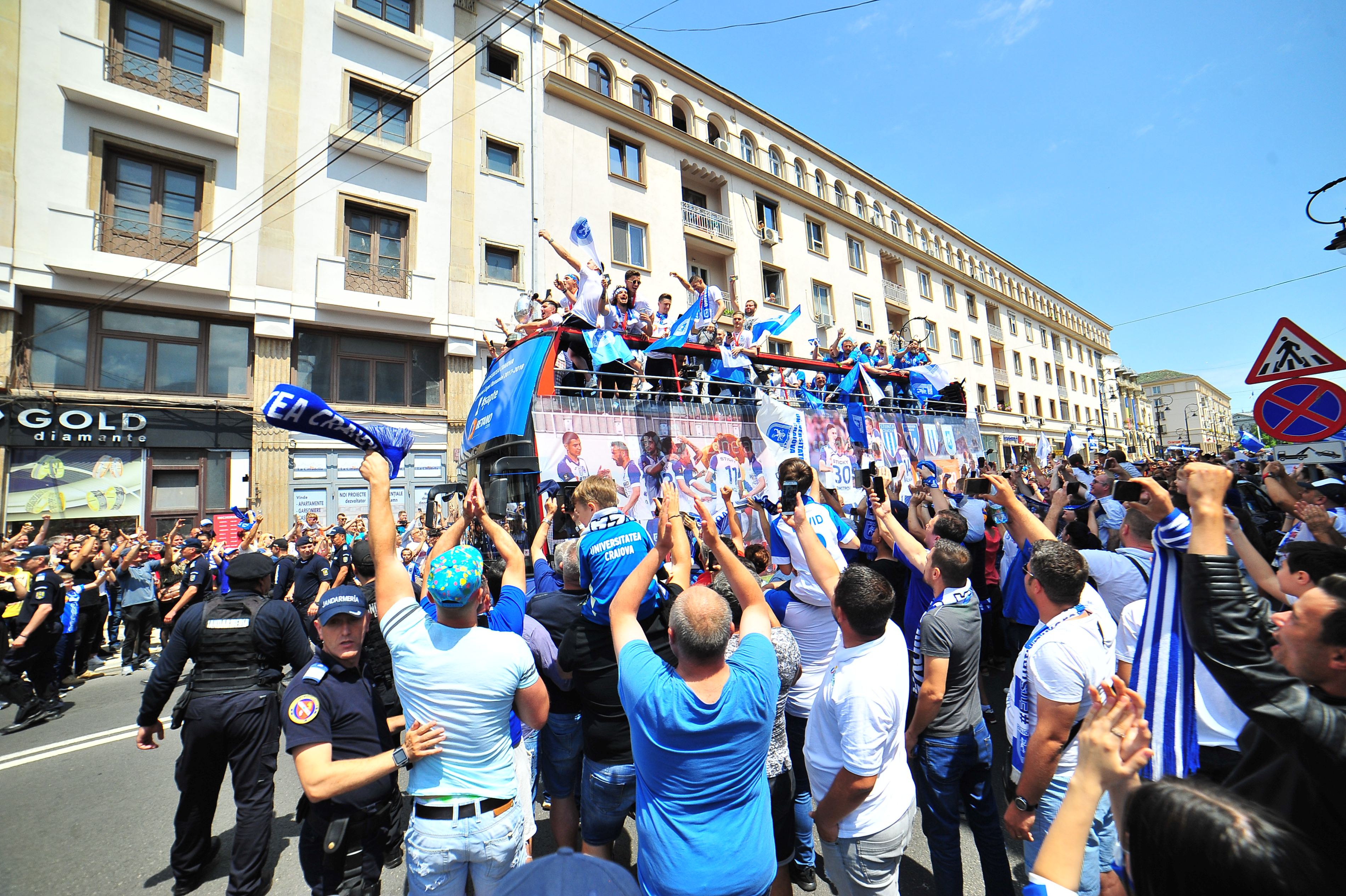 Cupa României a ajuns la Craiova. Circa 7.000 de fani au sărbătorit cu fotbaliștii Universității / GALERIE FOTO&VIDEO