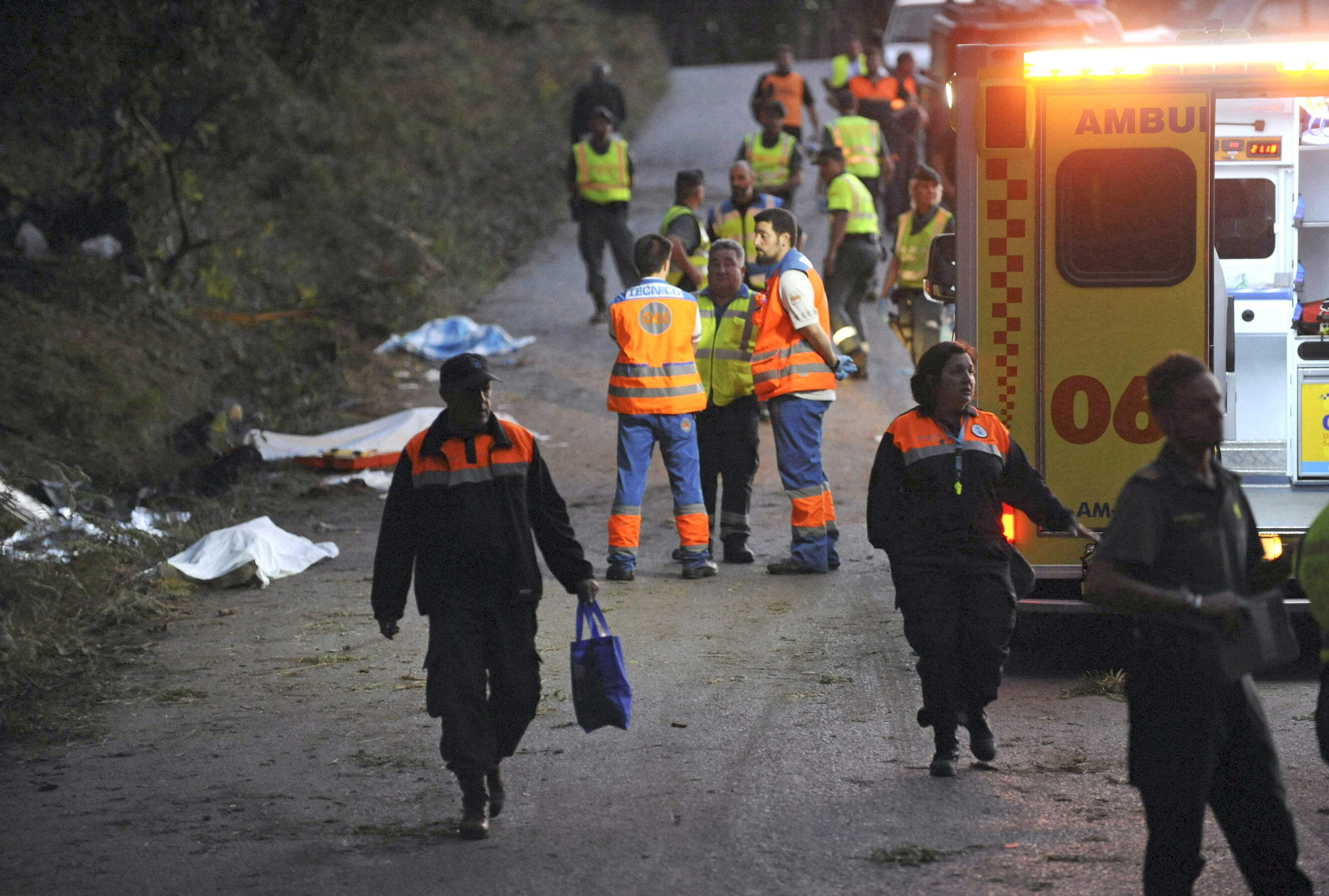 Tragedie în sportul mondial! Un bolid a spulberat 20 de oameni, la un raliu! ^6 persoane au murit, iar alte 10 sunt în stare gravă, la spital! La Silverstone, un monopost s-a ridicat trei metri de pe pistă / GALERIE FOTO & VIDEO