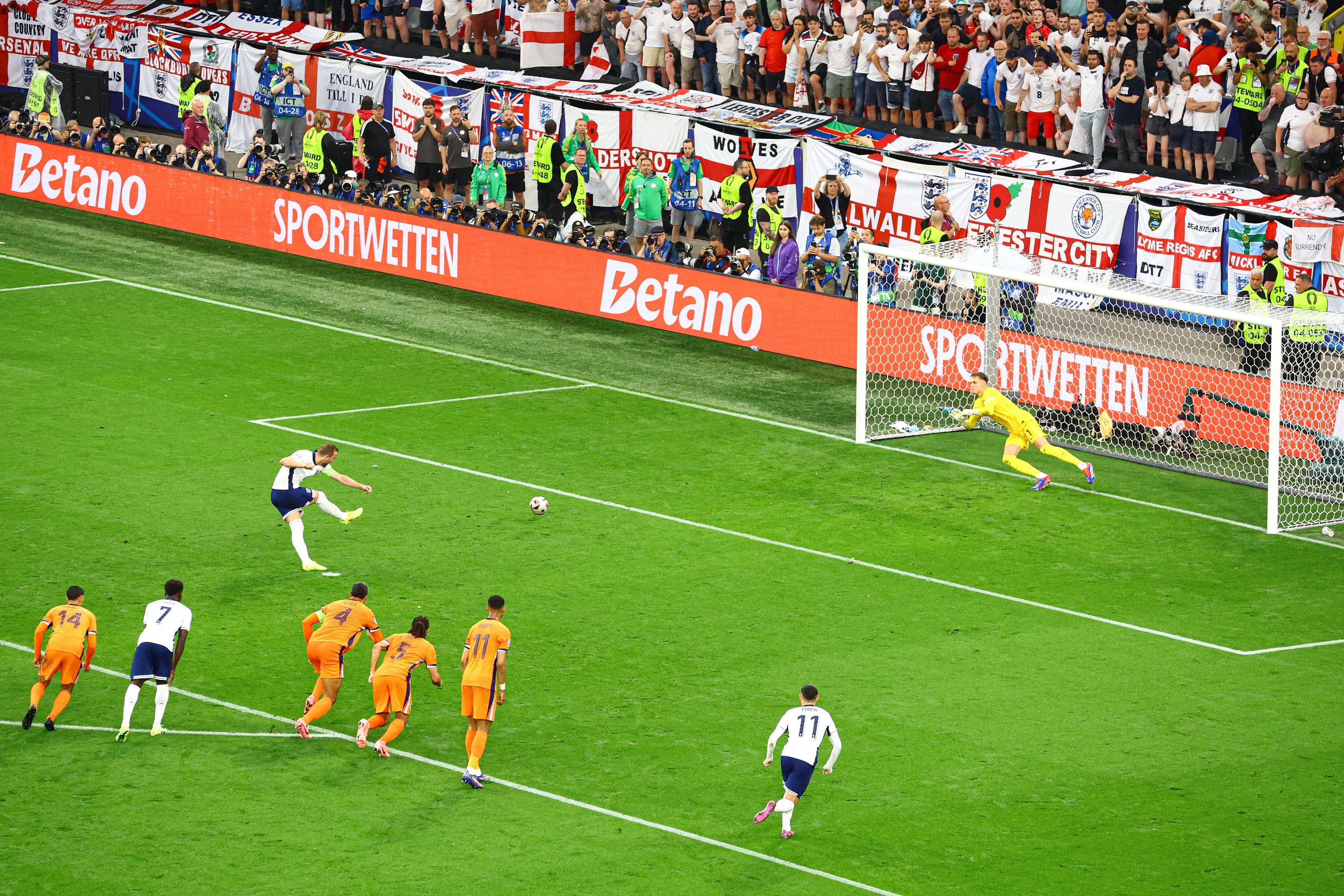 EURO 2024. Anglia, calificare dramatică în finală. Ollie Watkins a marcat golul victoriei în prelungiri