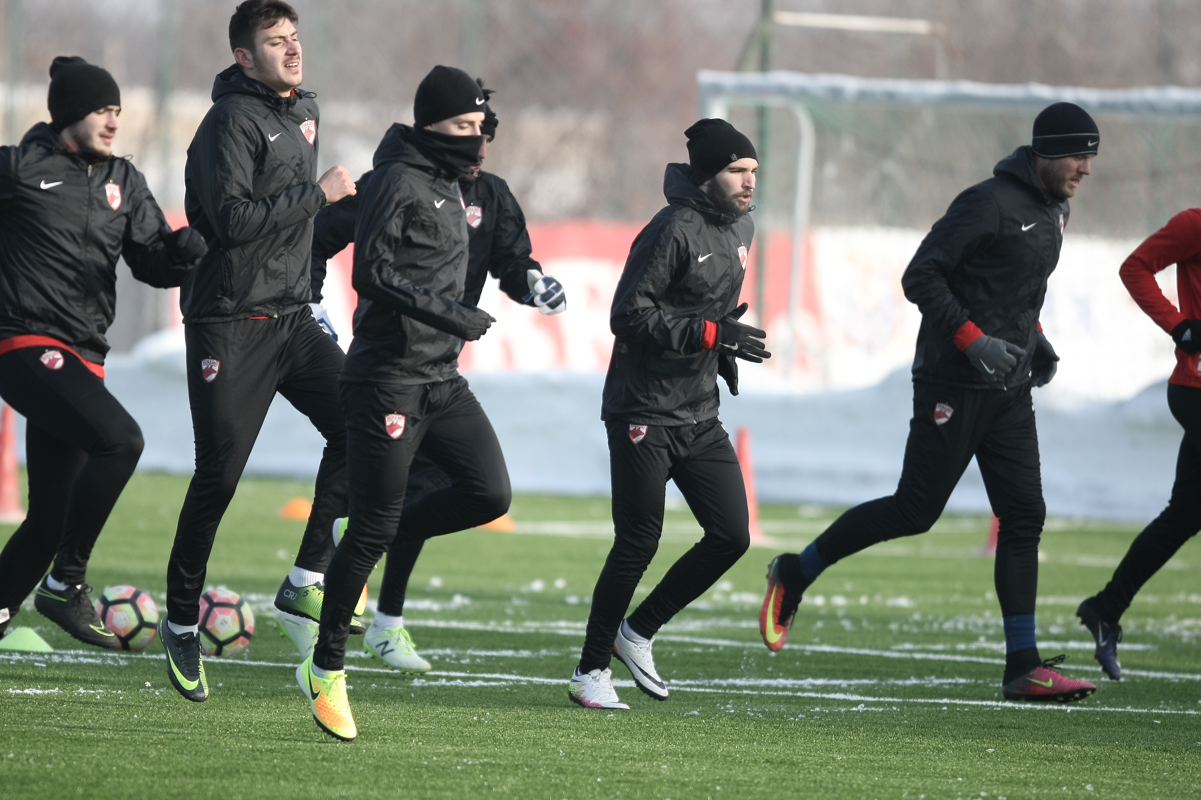 Ioan Andone a condus un antrenament la -14 grade Celsius. Portarul Cobrea s-a transferat la FC Botoșani | GALERIE FOTO & VIDEO