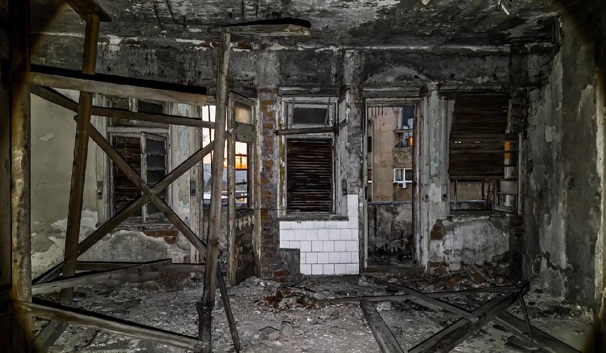 Hotelul Dunărea, o clădire-simbol din București lăsată în ruină lângă Gara de Nord, a fost scoasă din nou la vânzare