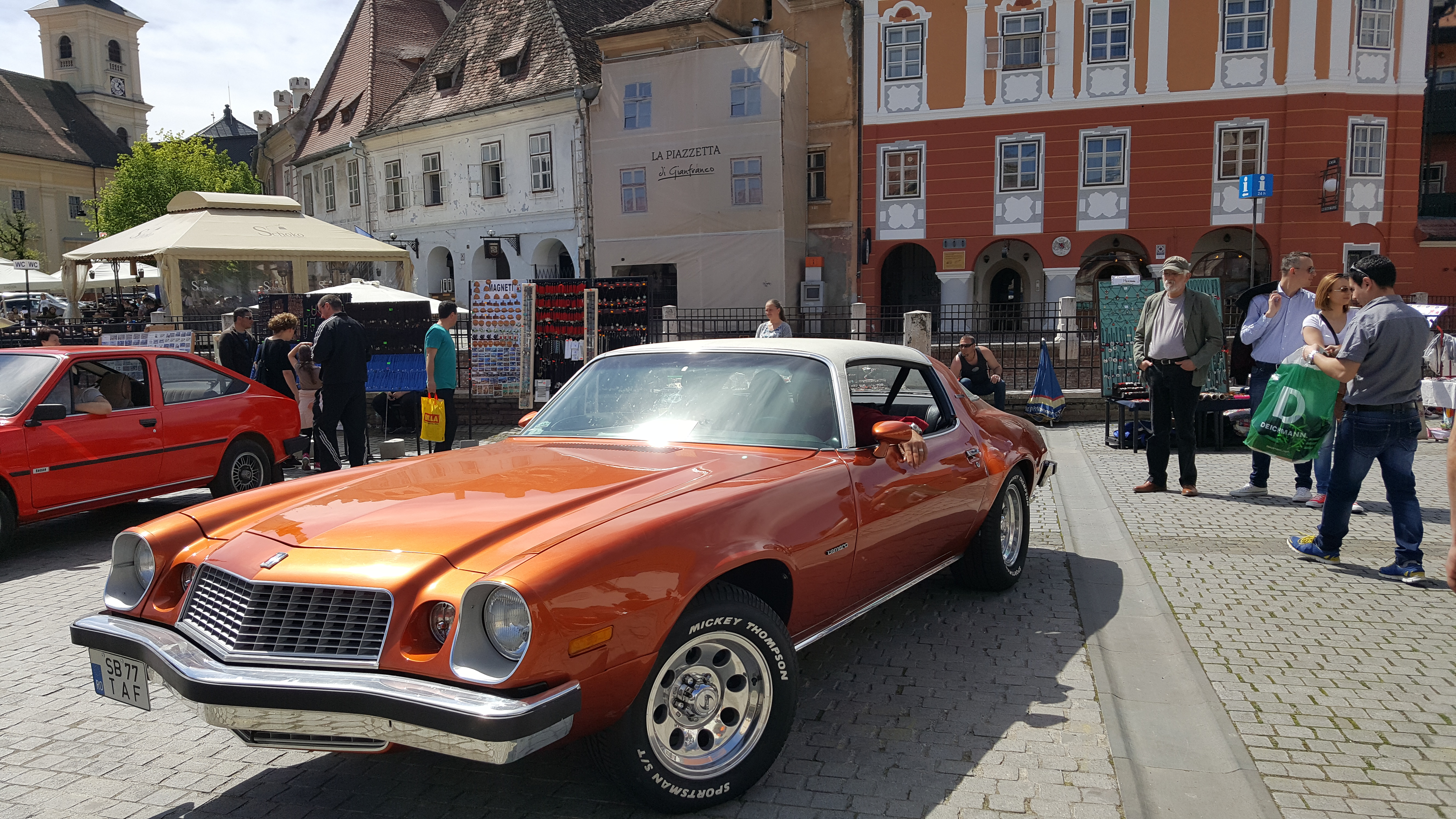 "Retro Parada Primăverii" organizată în zeci de oraşe din ţară! GALERIE FOTO