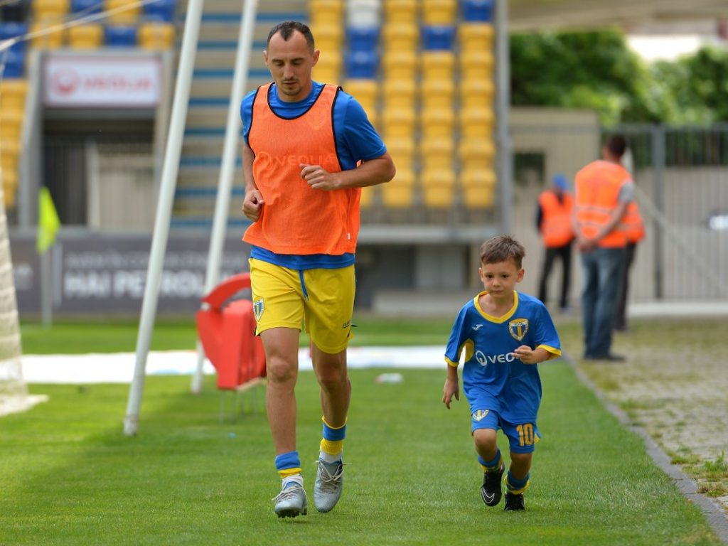 Claudiu Tudor se retrage cu ocazia sărbătorii promovării Petrolului în Liga 2