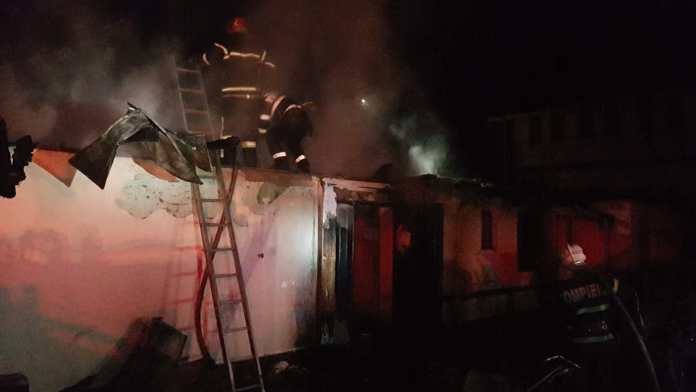 Incendiu la o fabrică de ulei din Prăjești. Ce ar fi declanșat vâlvătaia