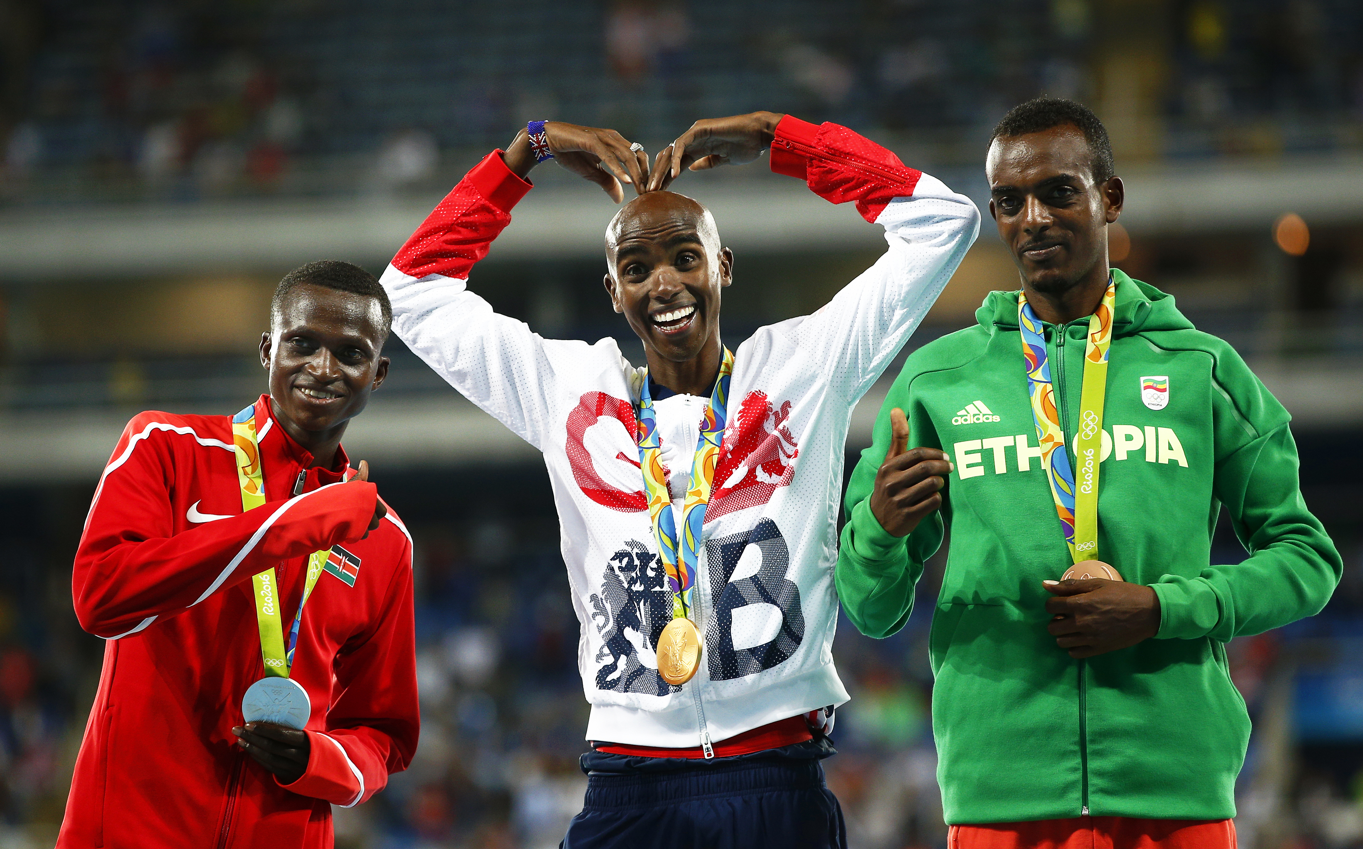 Jocurile Olimpice. Britanicul Mo Farah a căzut, s-a ridicat și a câștigat incredibil cursa de 10.000 de metri VIDEO