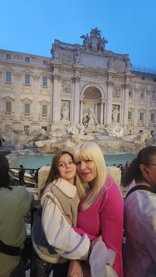 Imagini cu Elena Udrea și fiica ei în vacanță. Ce destinație din Italia au ales: „Dorința mea cea mai mare a fost ascultată și împlinită de Dumnezeu”