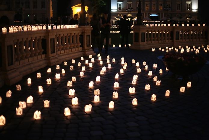 Peisaj de vis la Festivalul Luminii în Timișoara. Mii de lampioane au luminat Cetatea Alba Iulia Carolina