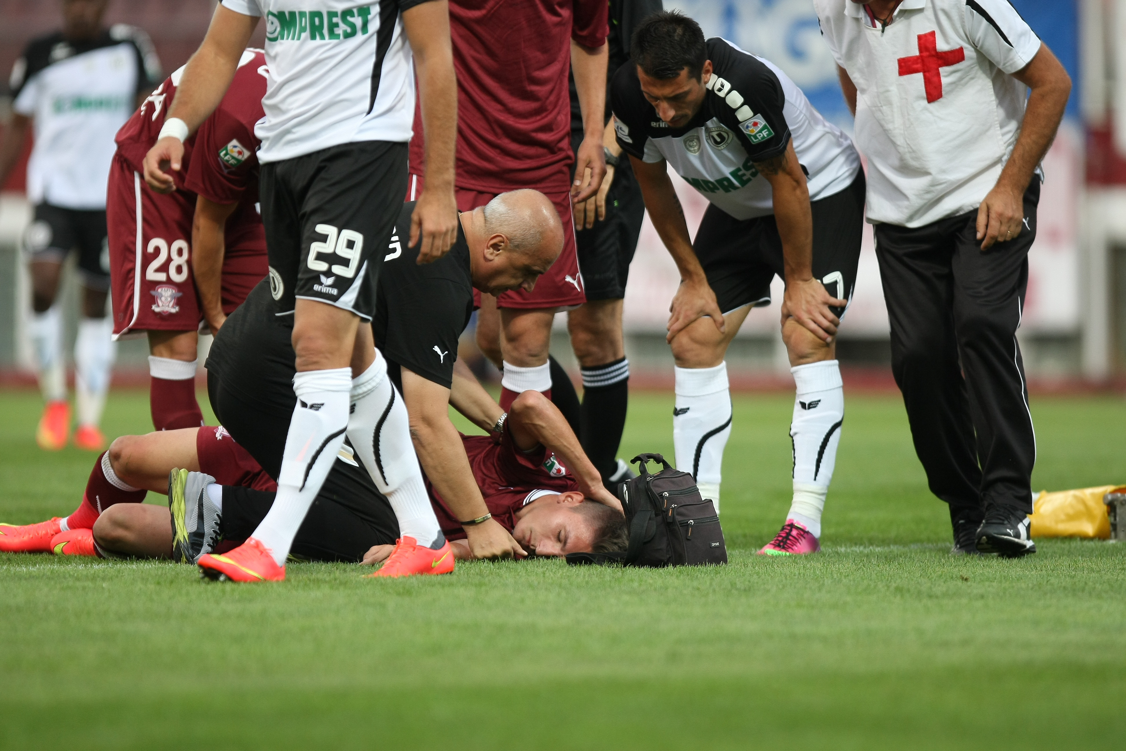 VIDEO / Rapid - ”U” Cluj 2-1. Nebunie în Giuleşti: demisie salvată în prelungiri