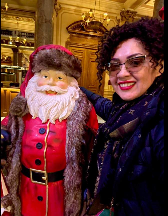 Cum arată bradul de Crăciun împodobit de Minodora. Artista a fost dur criticată pentru alegerea făcută. „Ne lămurim? Ori ba?”