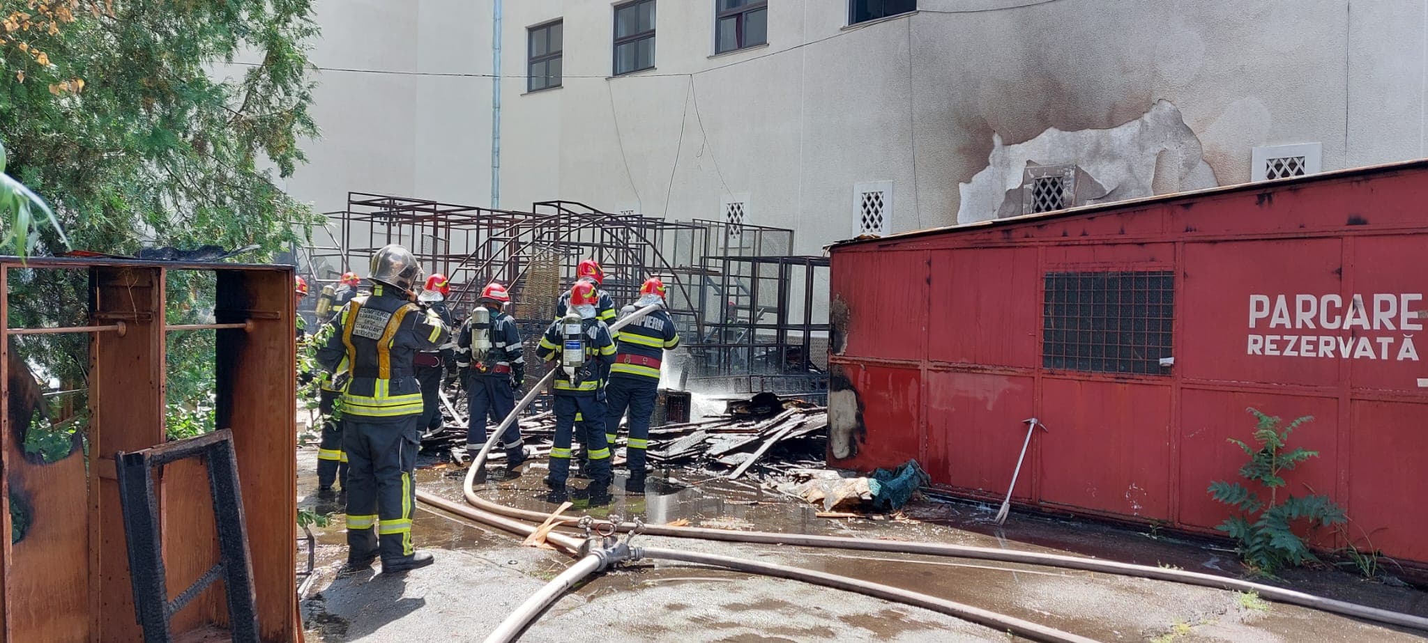 Incendiu la o anexă lipită de Opera Națională din București. Daunele materiale sunt nesemnificative