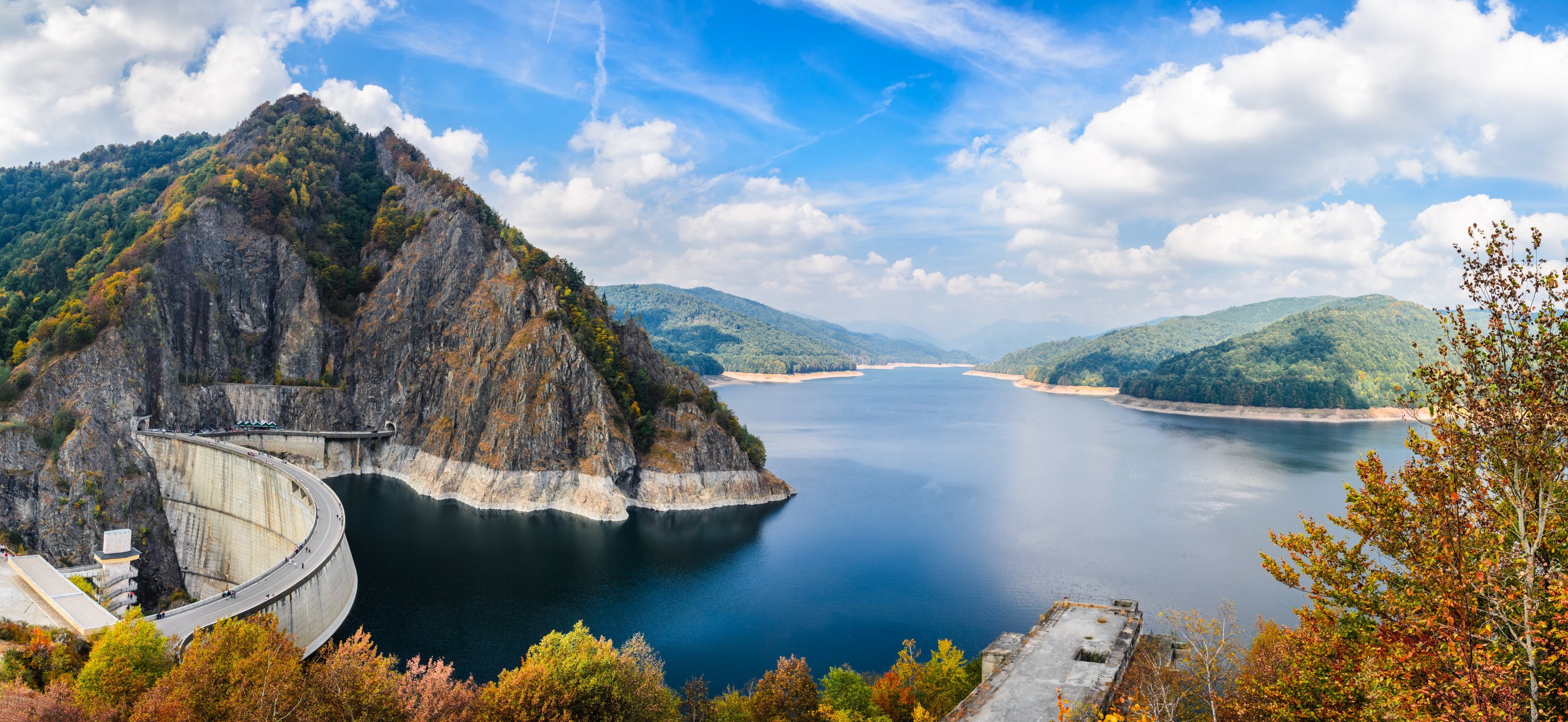 Când se reumple lacul Vidraru: a fost adus inclusiv un elicopter la baraj