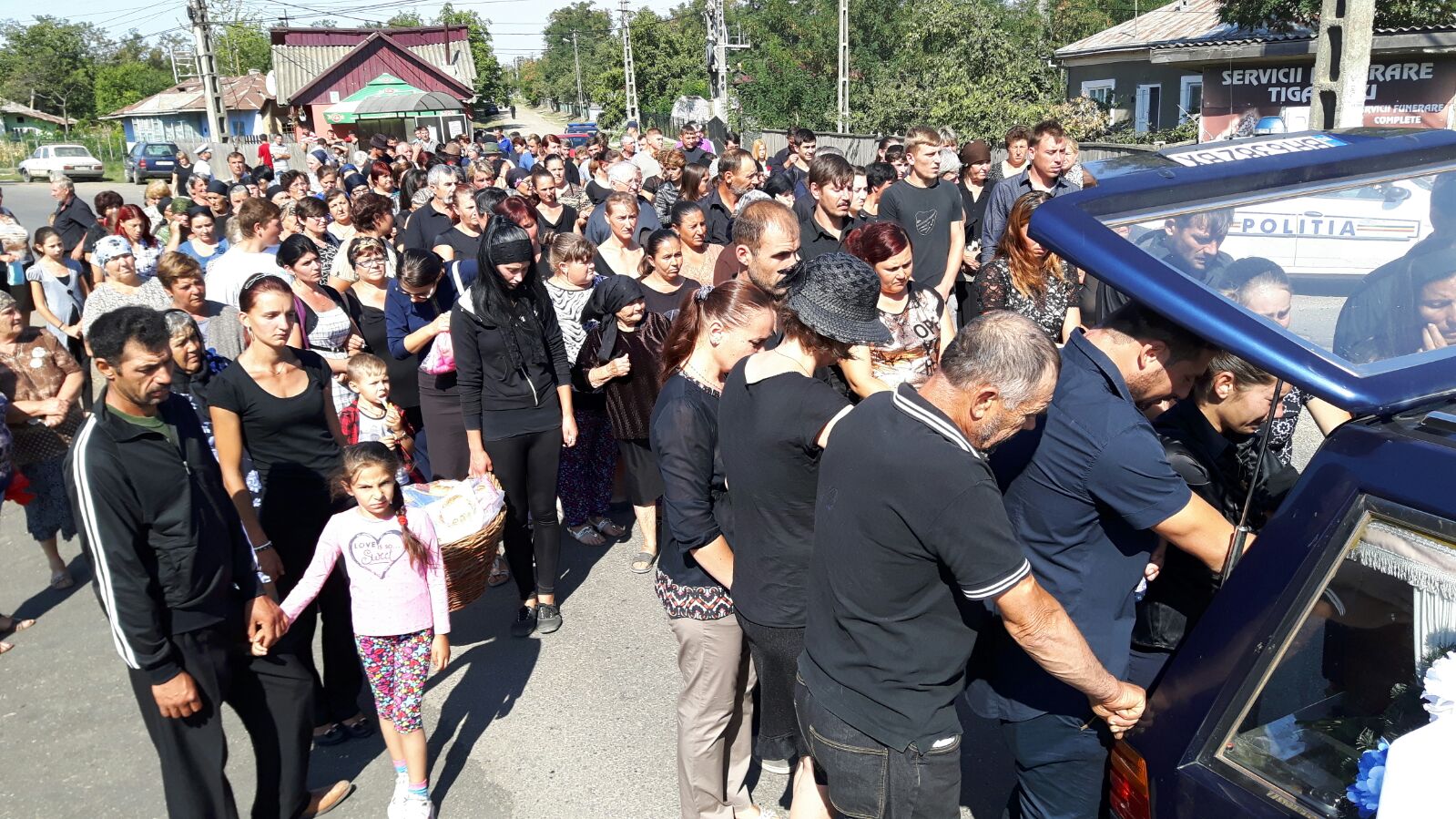Botoşăneanca decedată în timpul cutremurului din Italia, înmormântată în satul natal! GALERIE FOTO&VIDEO