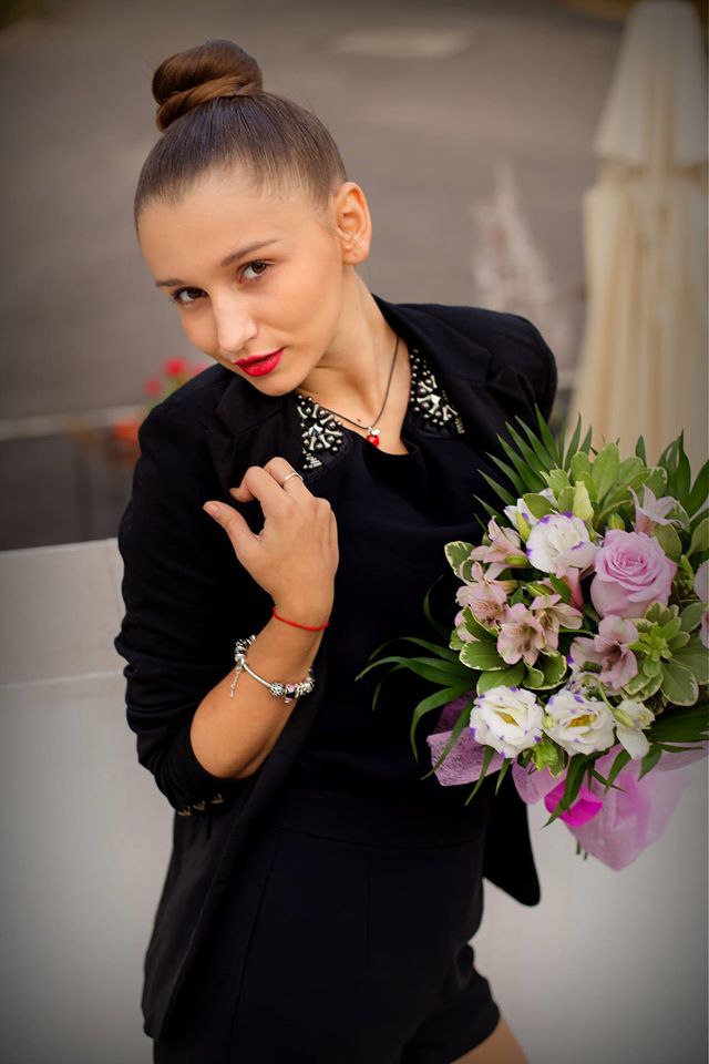 România - Polonia 0-3! Și ea iubește naționala! Alice, fiica federalului Bodescu, și-a arătat talentul în lojă! / GALERIE FOTO