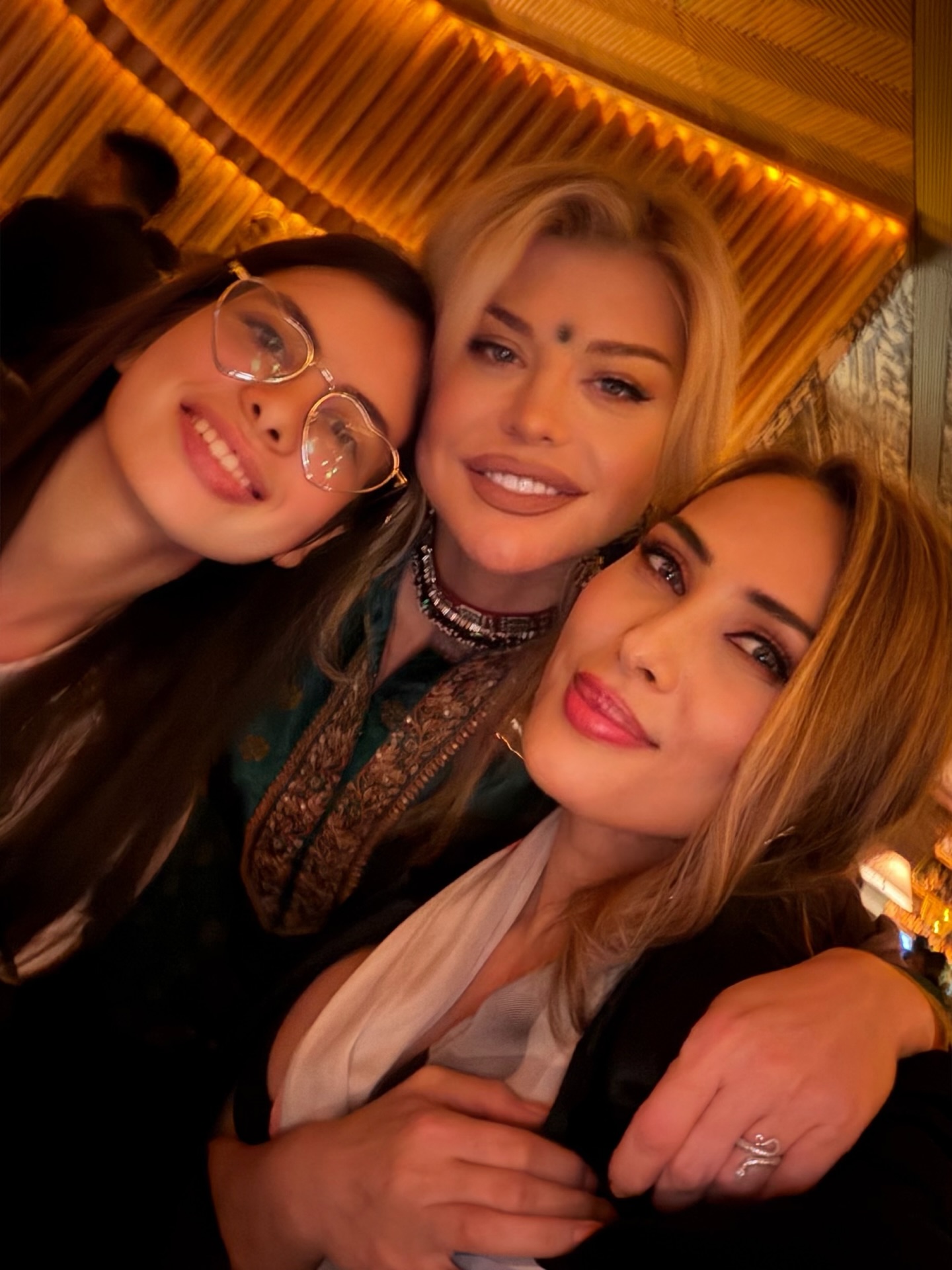 Cum au fost surprinse Iulia Vântur și Loredana Groza în India. Fanii au reacționat: „Și Salman Khan unde e?”