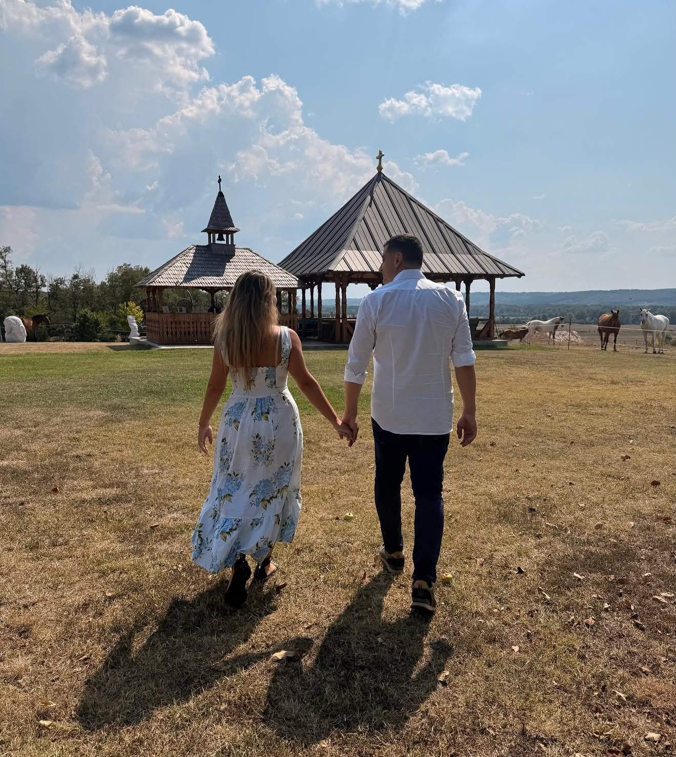 Imagini rare cu George Simion și soția lui, Ilinca, însărcinată cu al doilea copil. „Unele locuri păstrează pentru totdeauna cele mai prețioase amintiri”