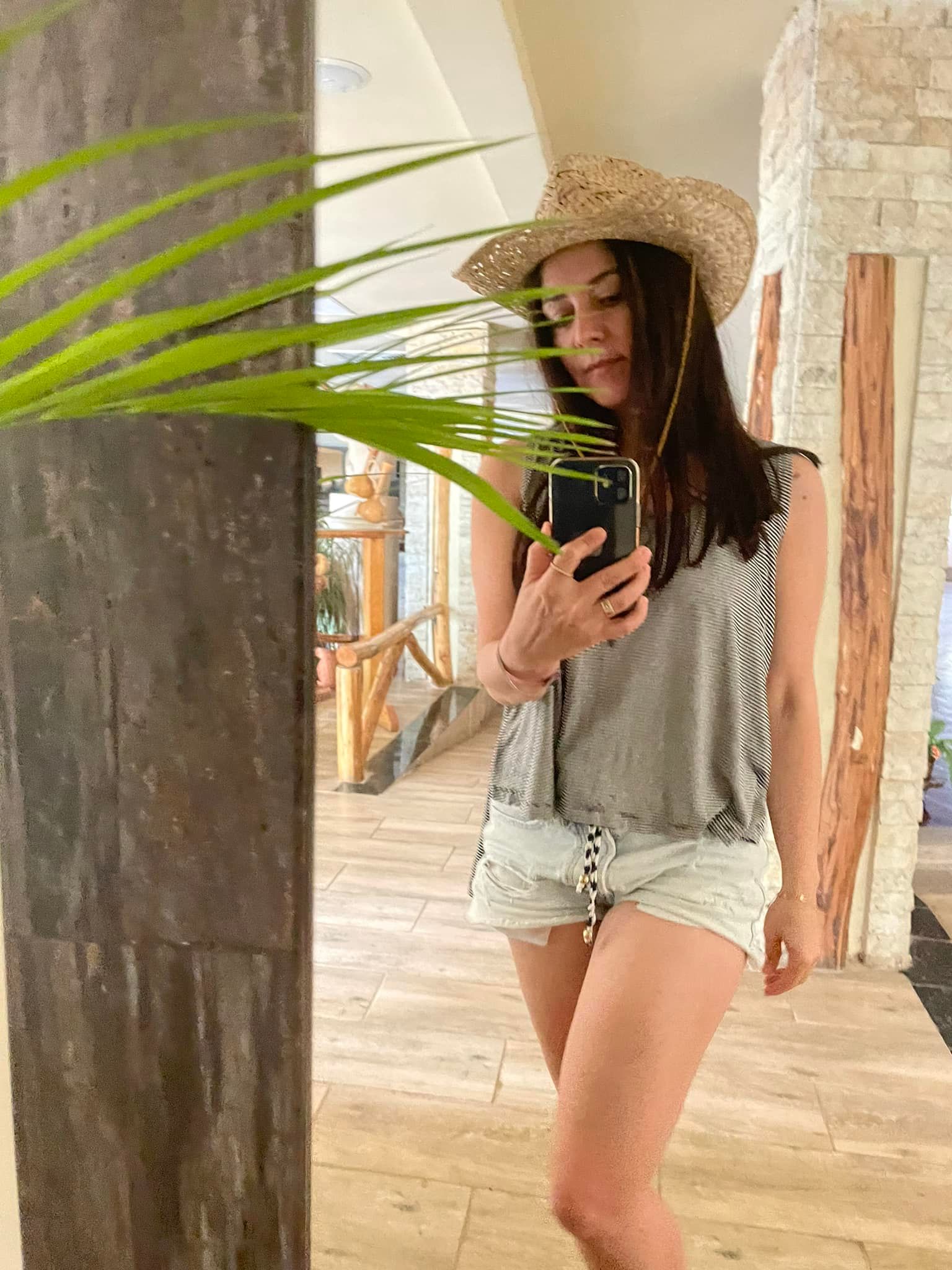 Diana Simion, în vacanță cu soțul. Cum a apărut fosta soție a lui Răzvan Simion: „Vin vremuri grele, trebuie să mai merg și personal în concediu”