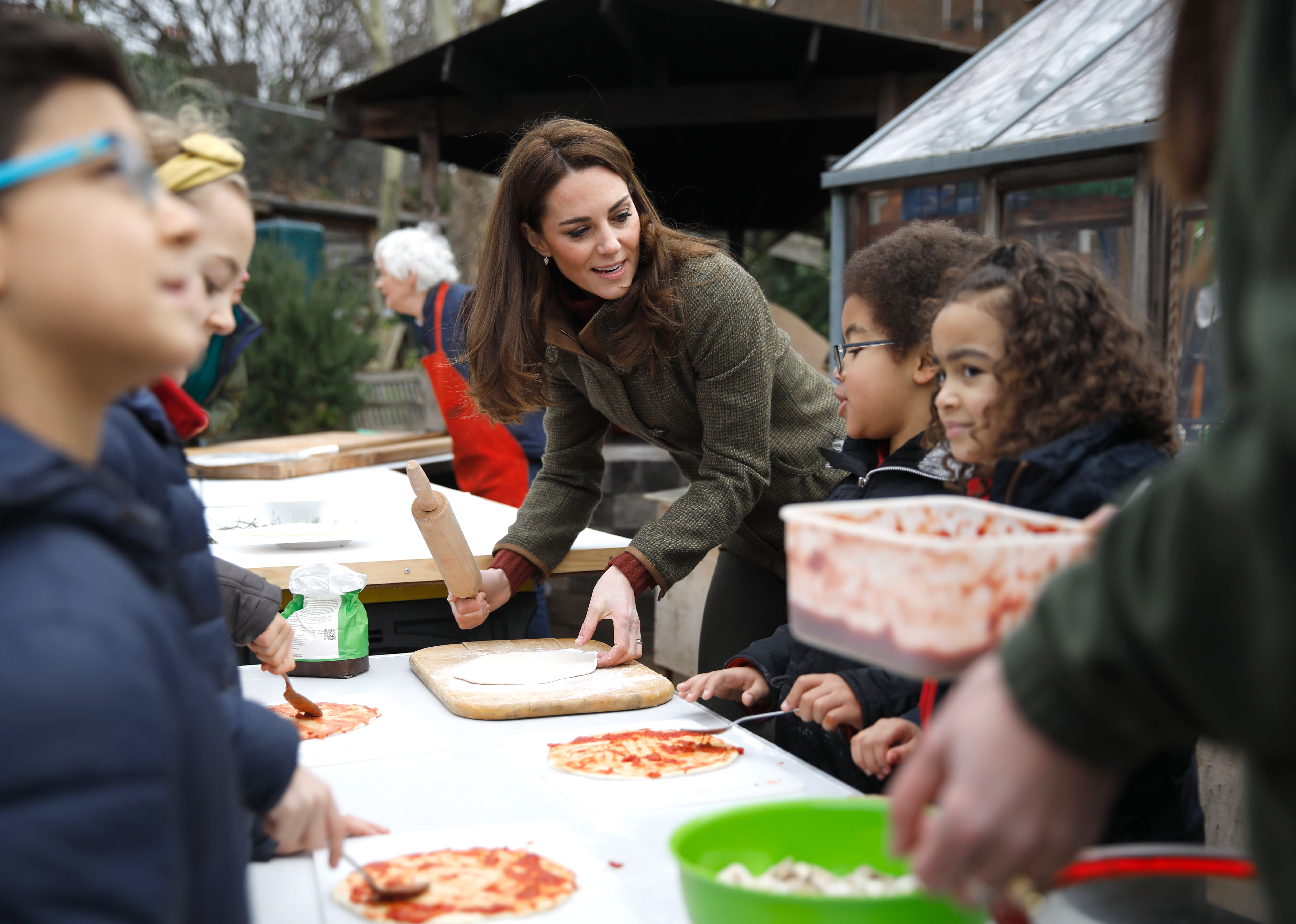 FOTO | Gestul surprinzător făcut de Kate Middleton la prima ei apariție publică de anul acesta