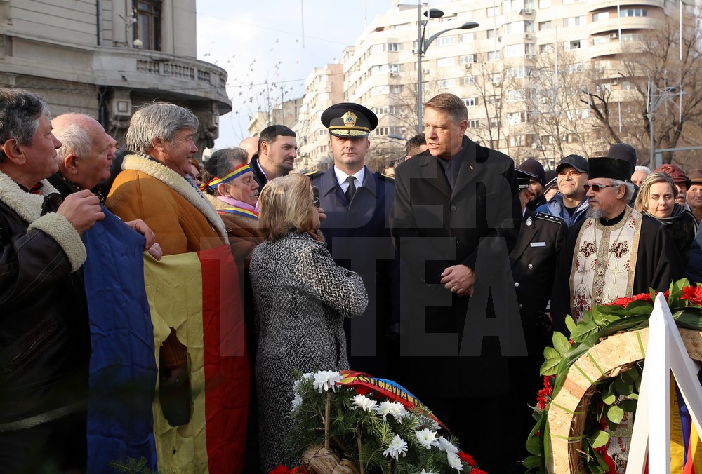 Preşedintele Iohannis a participat la ceremonia dedicată victimelor Revoluţiei, în Piaţa Universităţii / FOTO&VIDEO