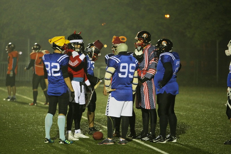 FOTO / Meci de groază la ”Arcul de Triumf”! Arlechinii şi Rebelii au jucat rugby-fotbal american