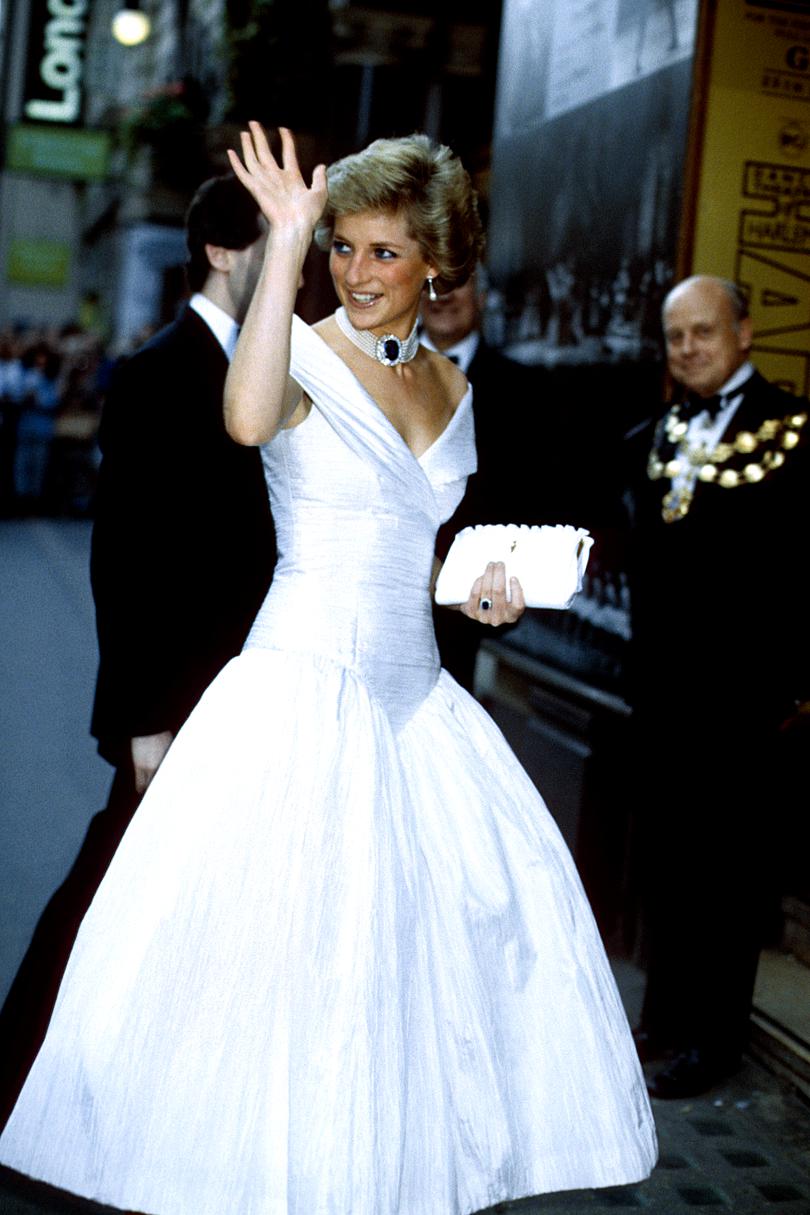 FOTO | Replica de neuitat a Prințesei Diana pentru Camilla Parker