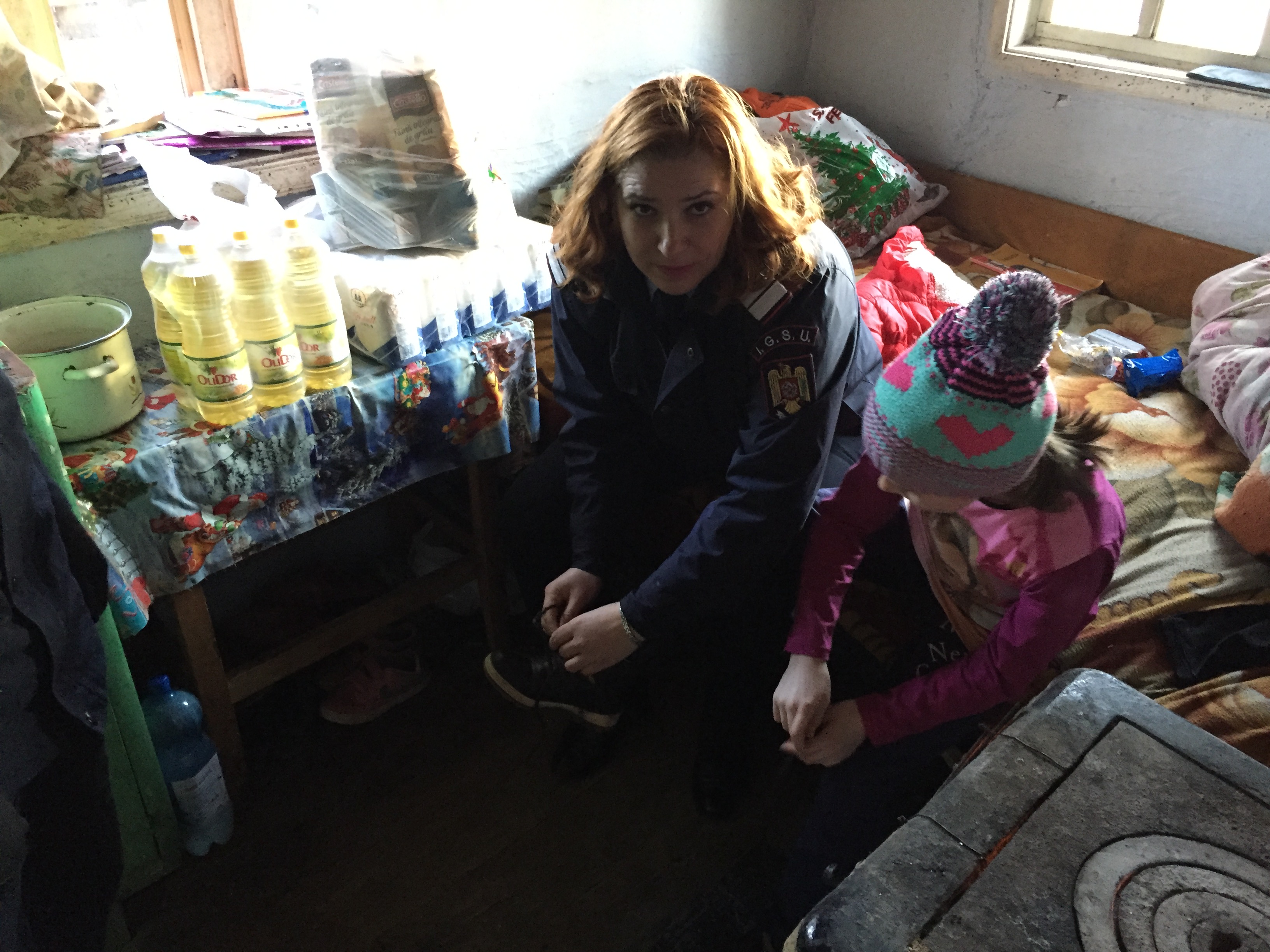 Pompierii au adus bucurie în sufletul unor copii GALERIE FOTO