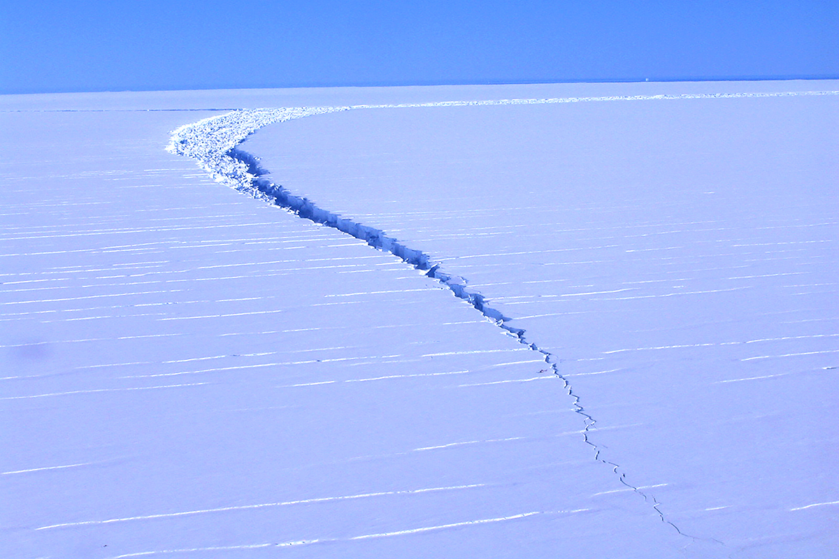 Un aisberg mai mare de cinci ori decât Malta s-a desprins din Antarctica