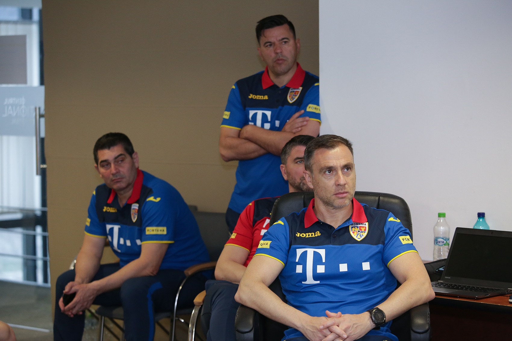 Curs de arbitraj pentru fotbaliștii naționalei. Kyros Vassaras le-a făcut instructajul