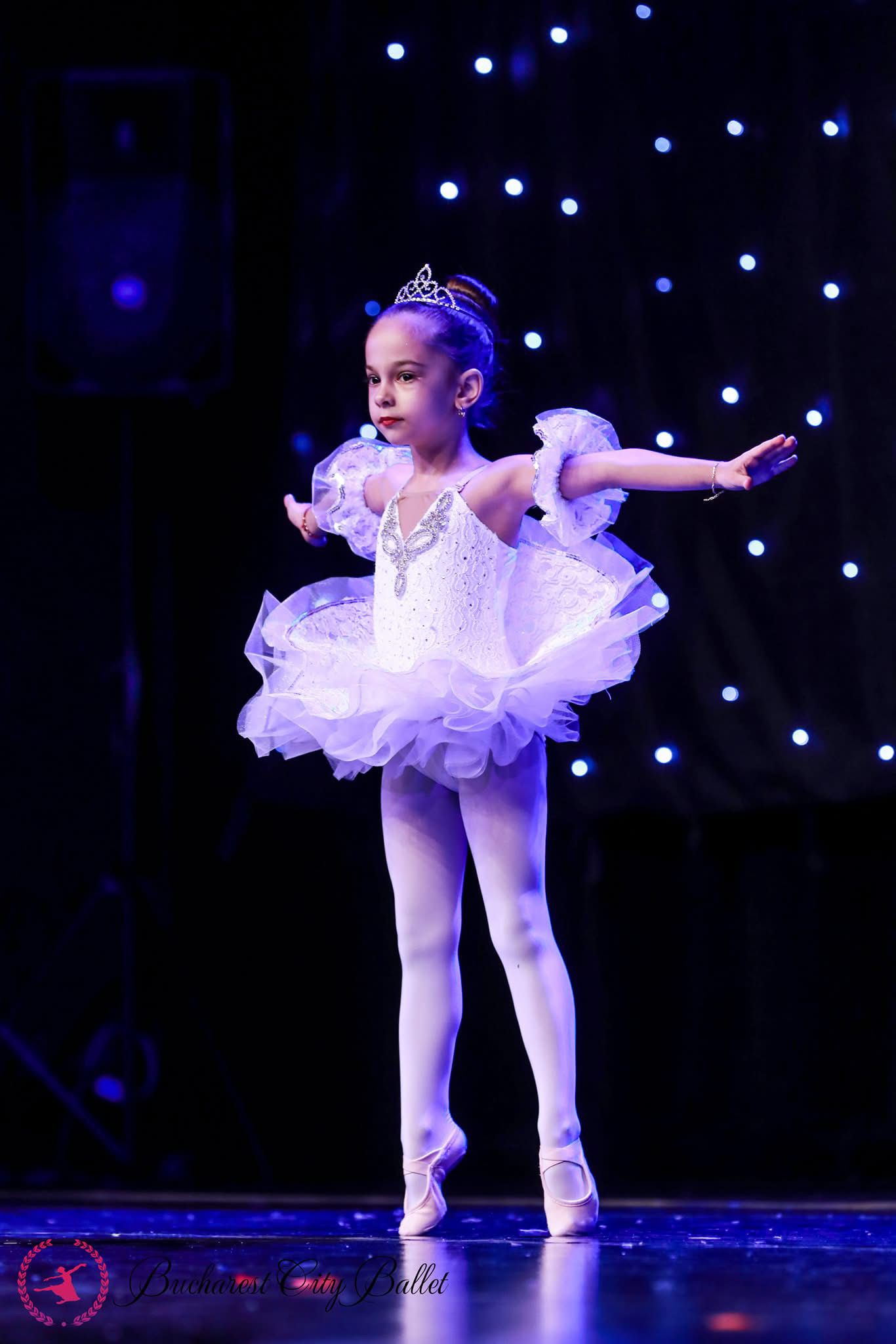 Povestea Antoniei Ursu, micuța balerină de 11 ani, calificată în finala Youth America Grand Prix din Texas. „În momentul în care încep să dansez, orice durere, orice gând sau emoție dispar, iar eu rămân doar cu muzica”