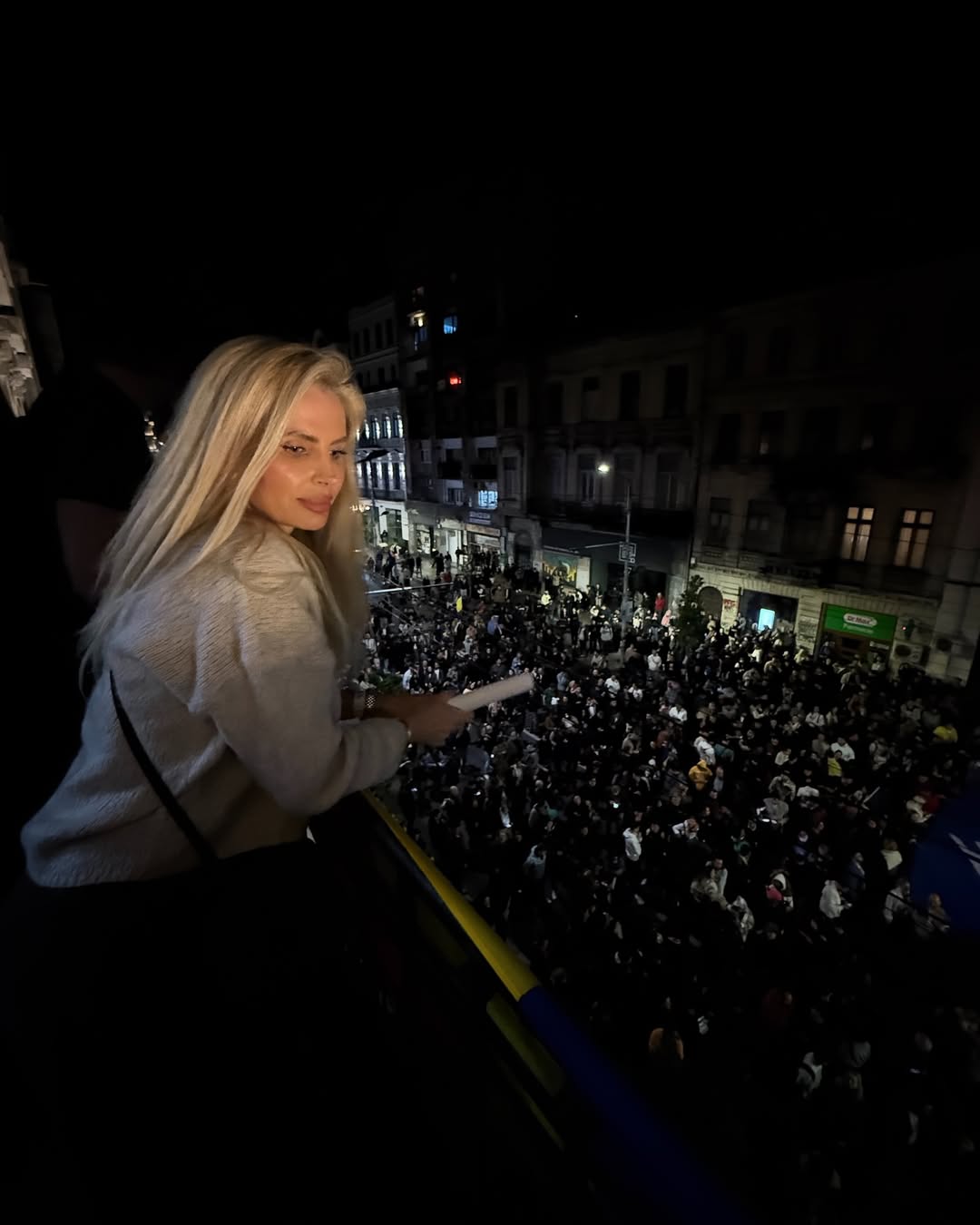 Imaginile care nu s-au văzut la televizor. Cum l-a filmat Andreea Bănică pe Nicușor Dan după ce a fost ales președinte al României