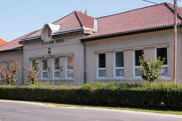 Vonzó volt a Maldív-szigeteki út, özönlenek a tanárok Babótra